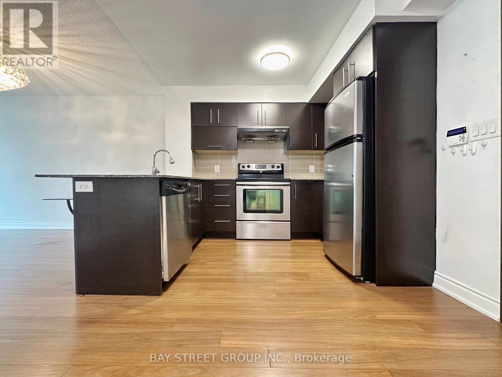 Photo 33 of 207 233 South Park Road, Markham ON