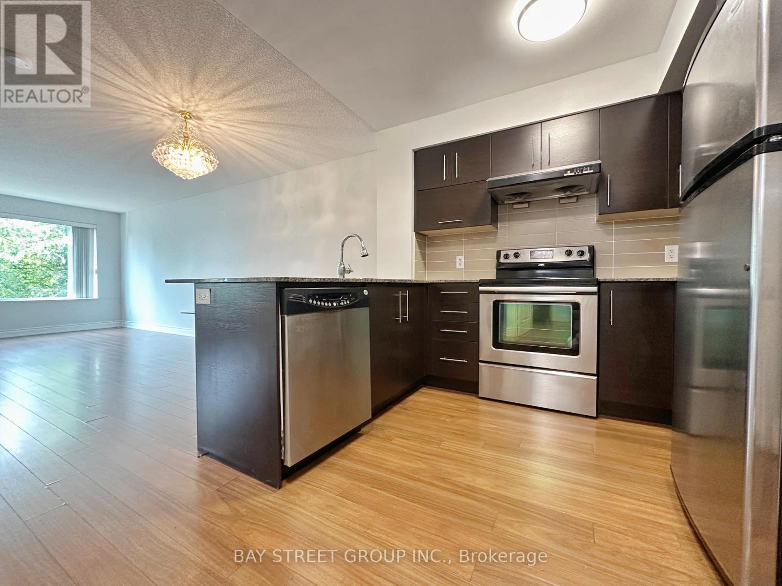 Photo 22 of 207 233 South Park Road, Markham ON