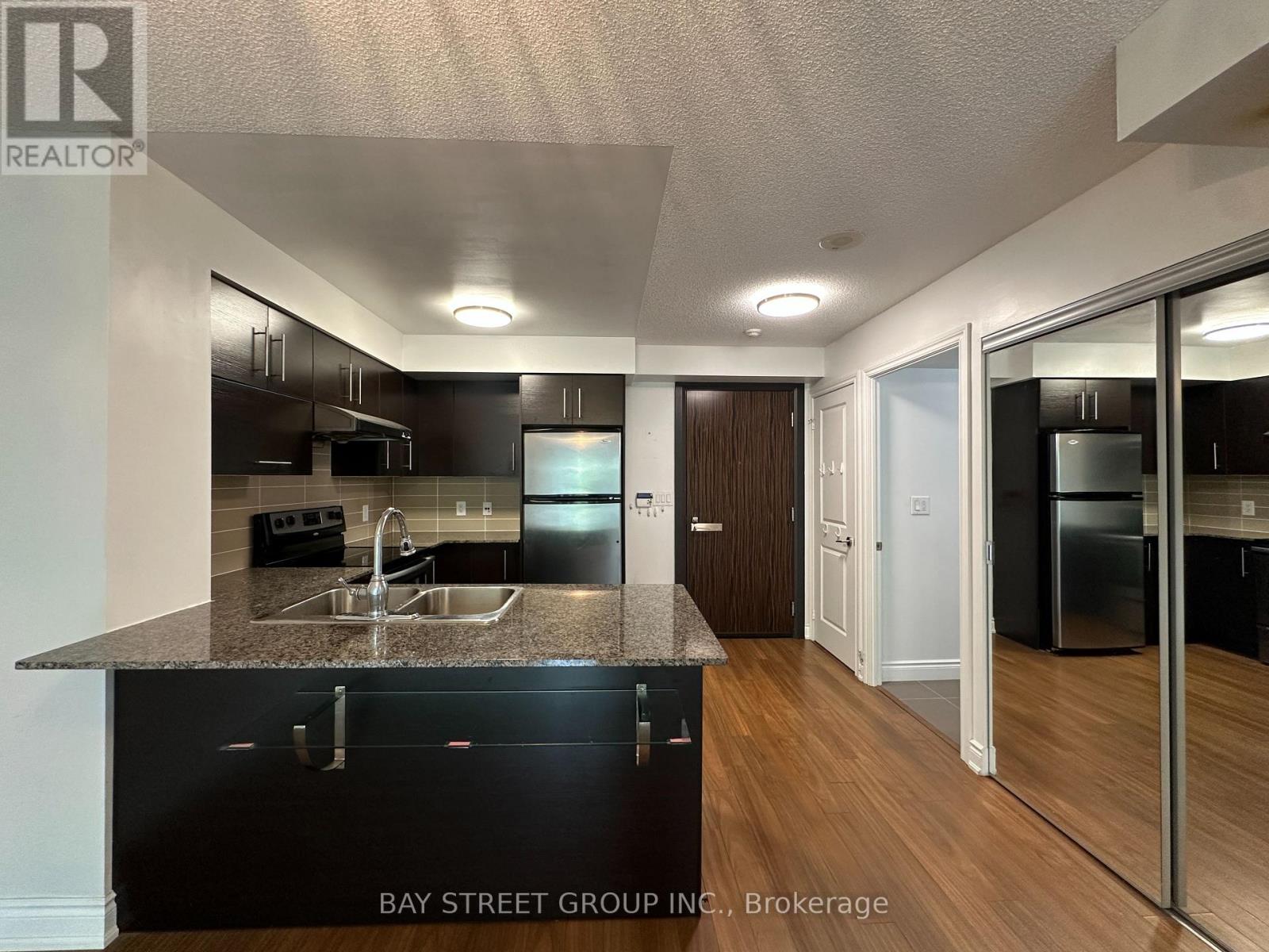 Photo 14 of 207 233 South Park Road, Markham ON