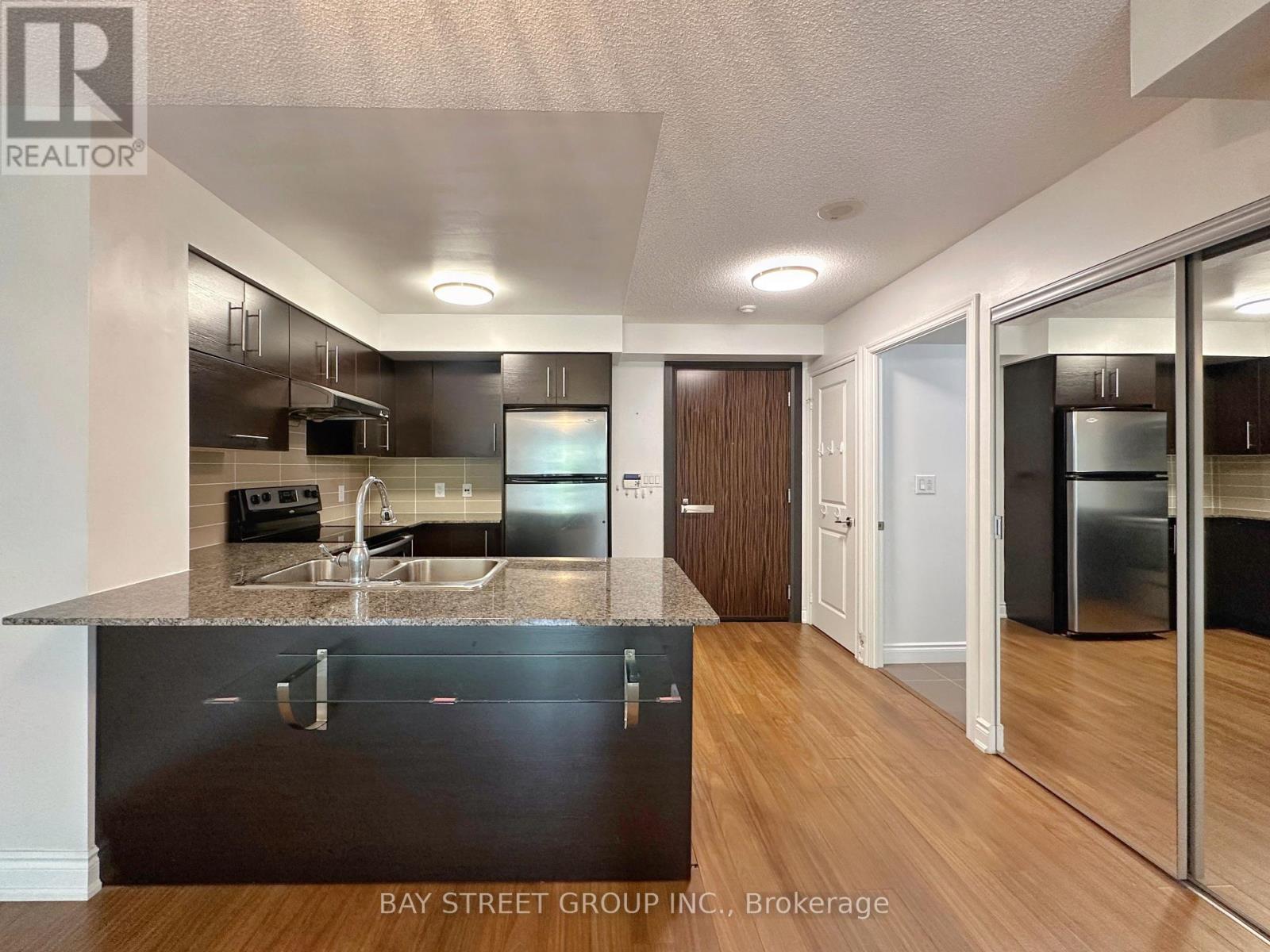 Photo 24 of 207 233 South Park Road, Markham ON