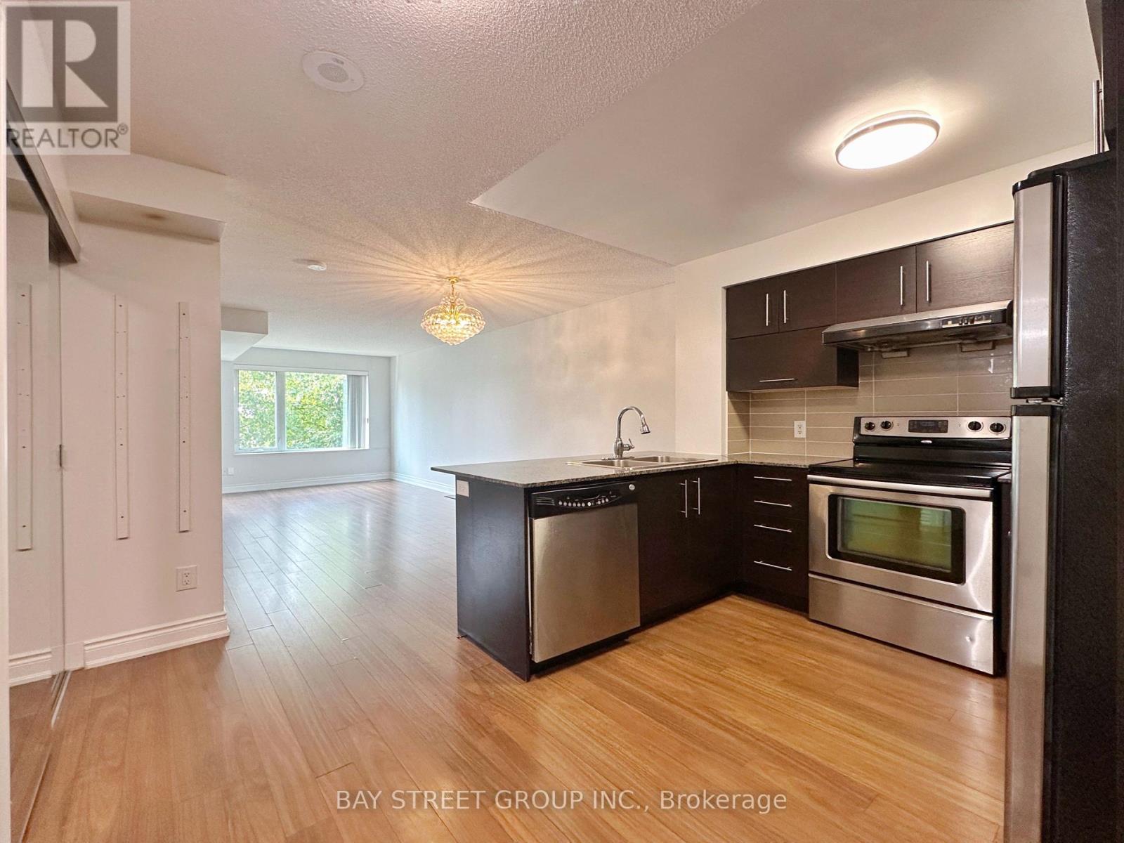 Photo 21 of 207 233 South Park Road, Markham ON