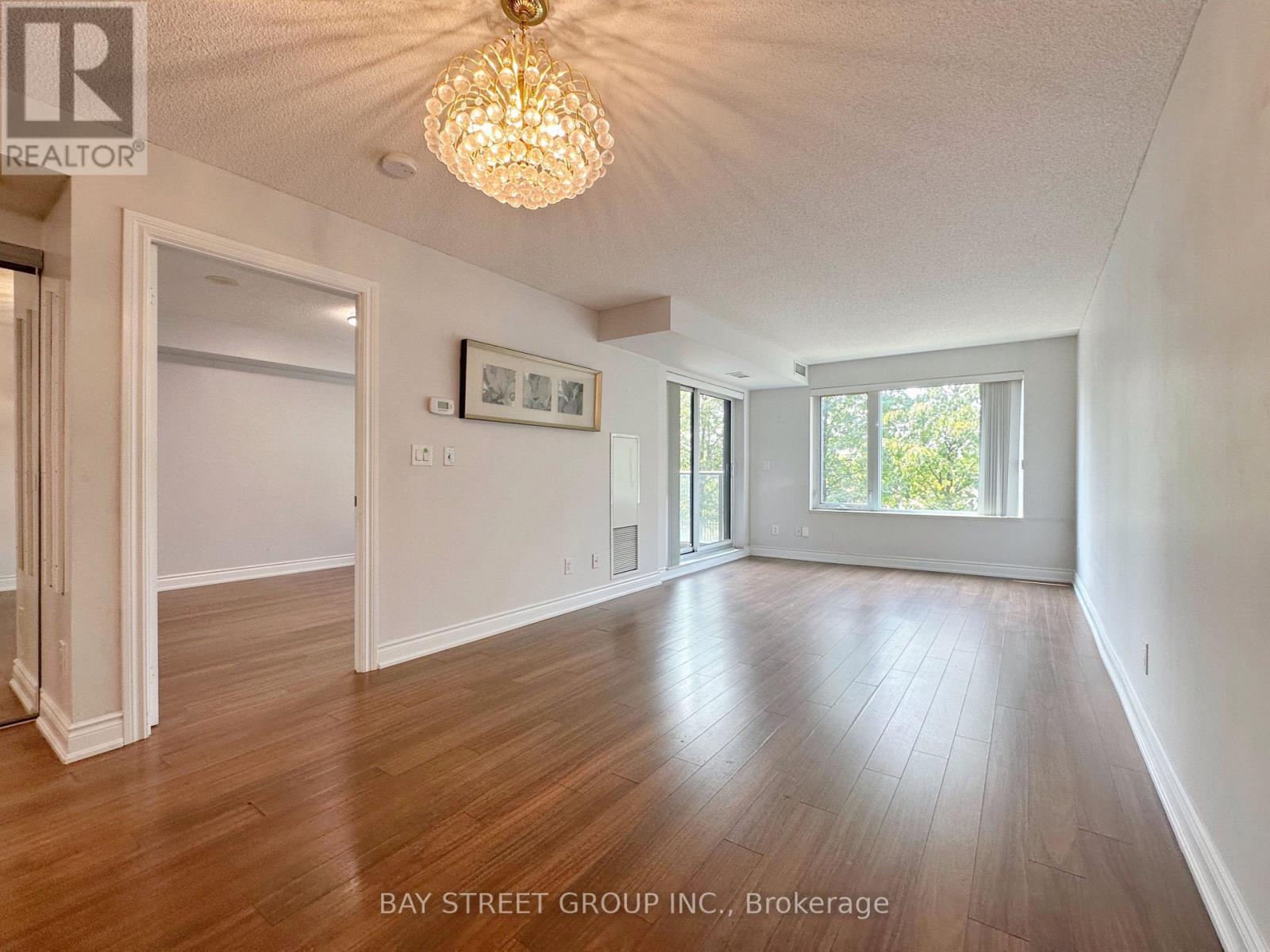 Photo 10 of 207 233 South Park Road, Markham ON