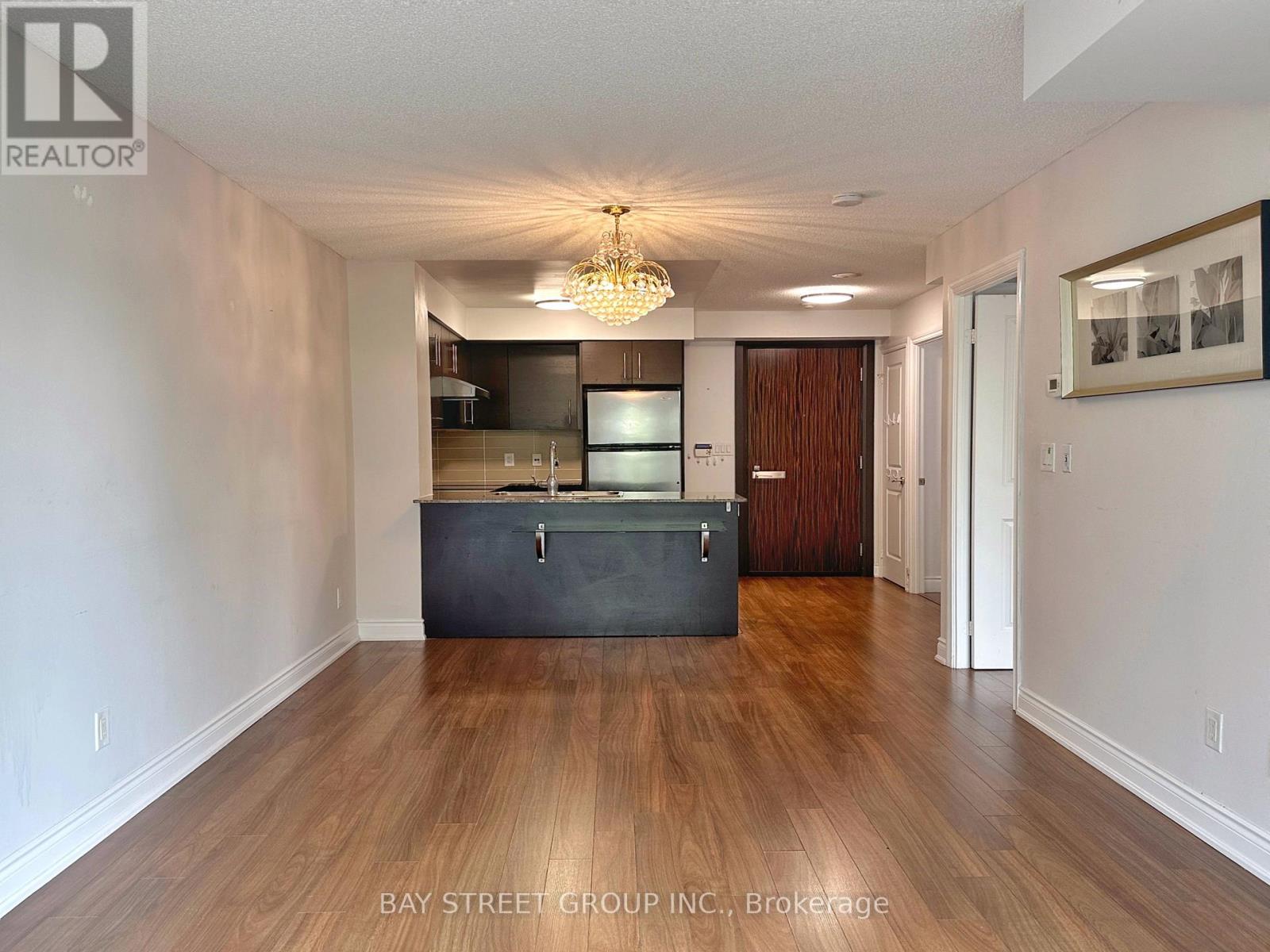Photo 8 of 207 233 South Park Road, Markham ON