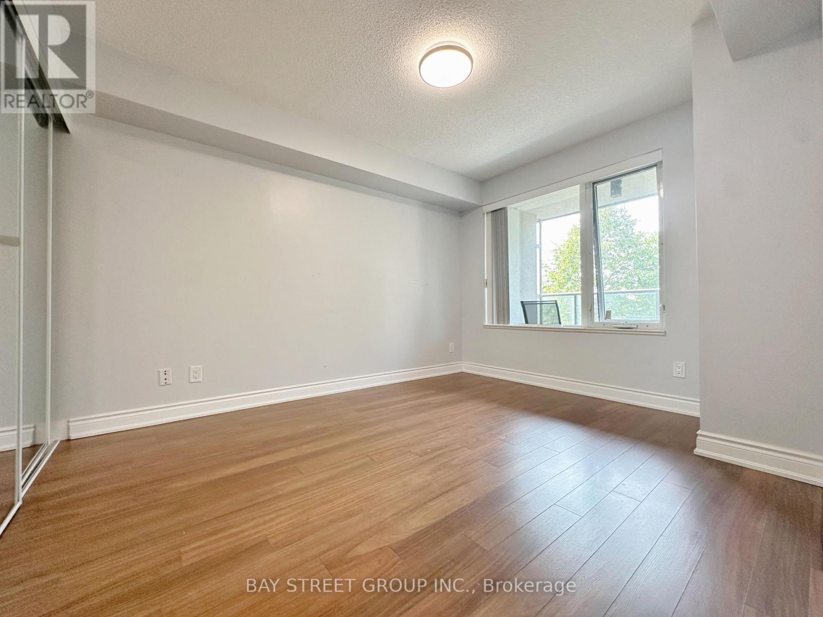 Photo 7 of 207 233 South Park Road, Markham ON