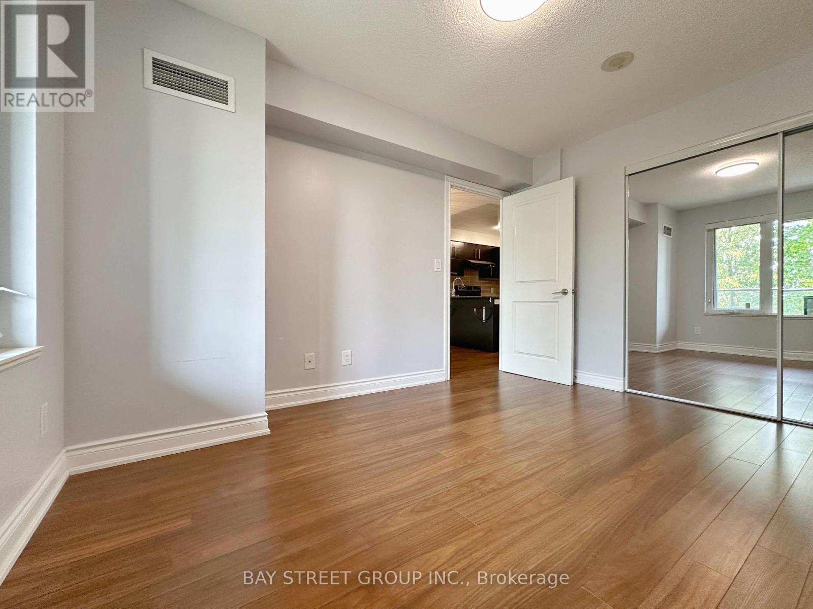 Photo 15 of 207 233 South Park Road, Markham ON