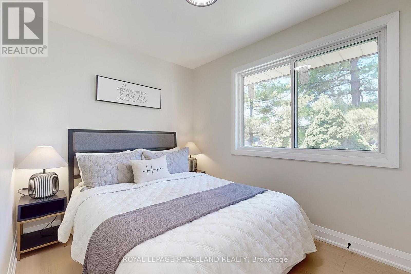Photo 4 of 1223 Redbank Crescent, Oakville ON