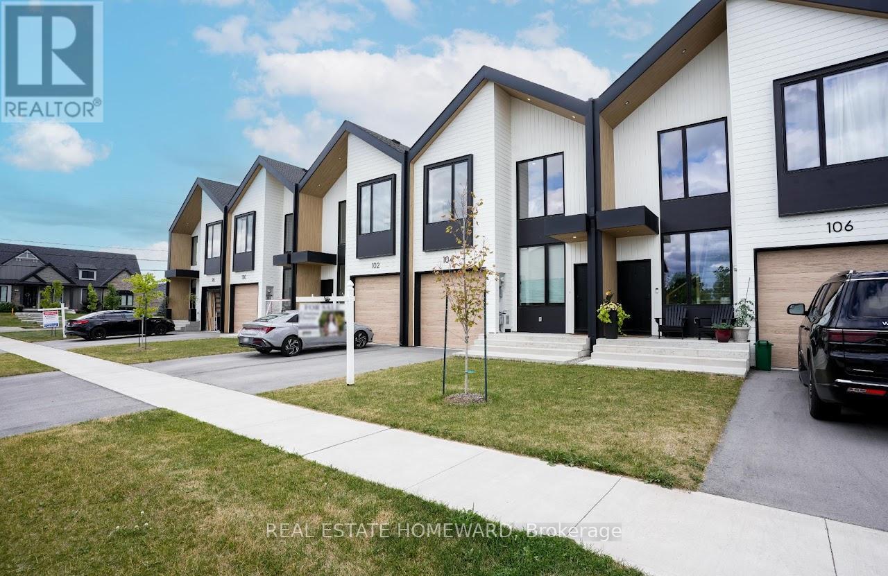 Photo 2 of 104 Lametti Drive, Pelham ON