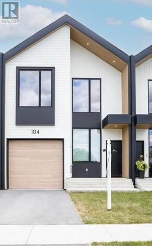 Photo 3 of 104 Lametti Drive, Pelham ON
