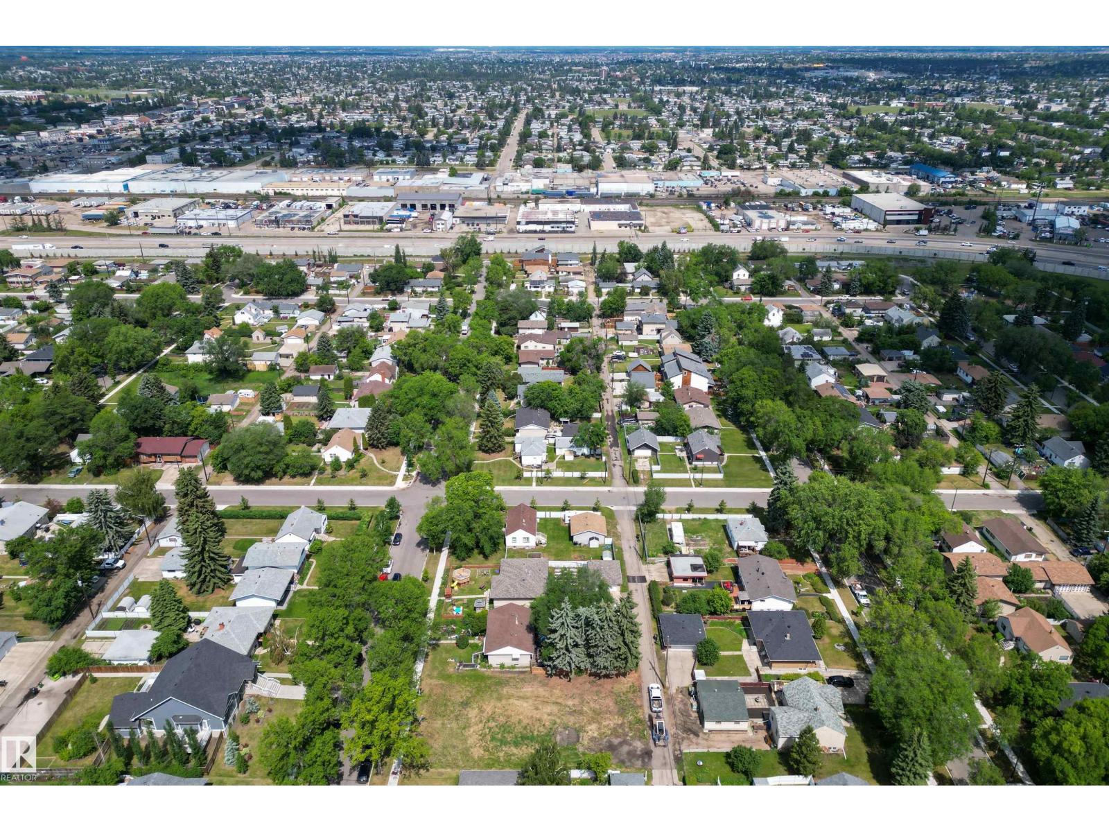 Photo 17 of 12329 31 33 77 St Nw, Edmonton AB