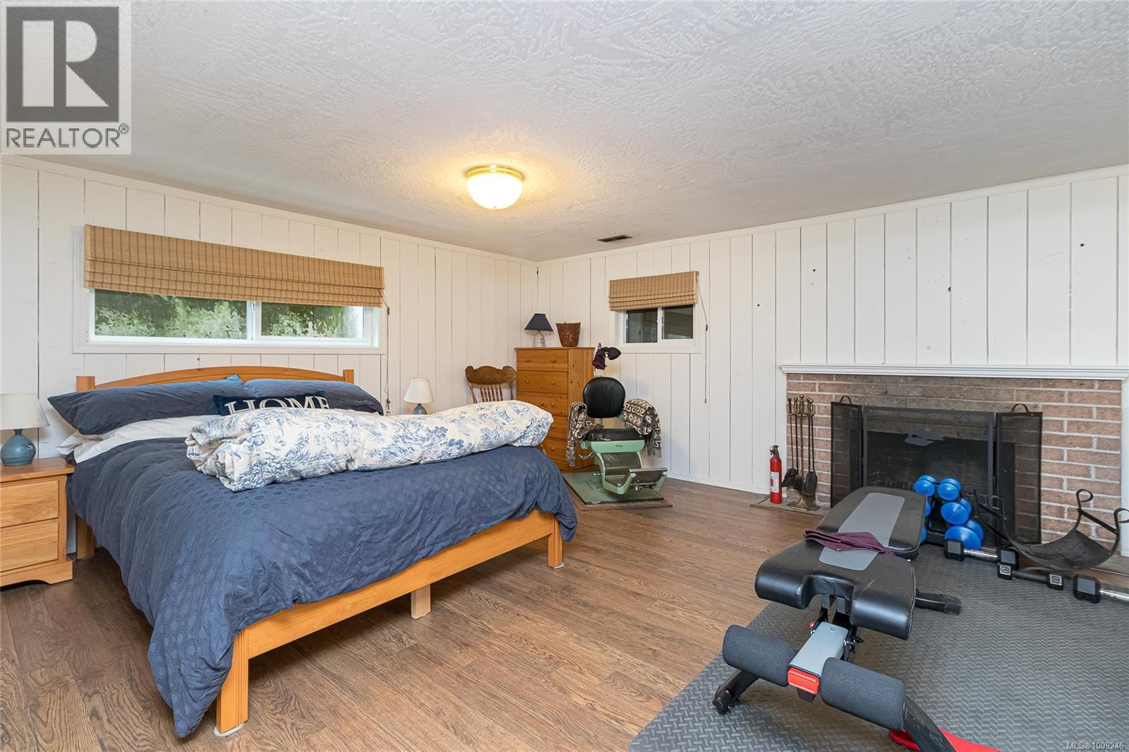 Photo 75 of 5182 Santa Clara Ave, Saanich BC