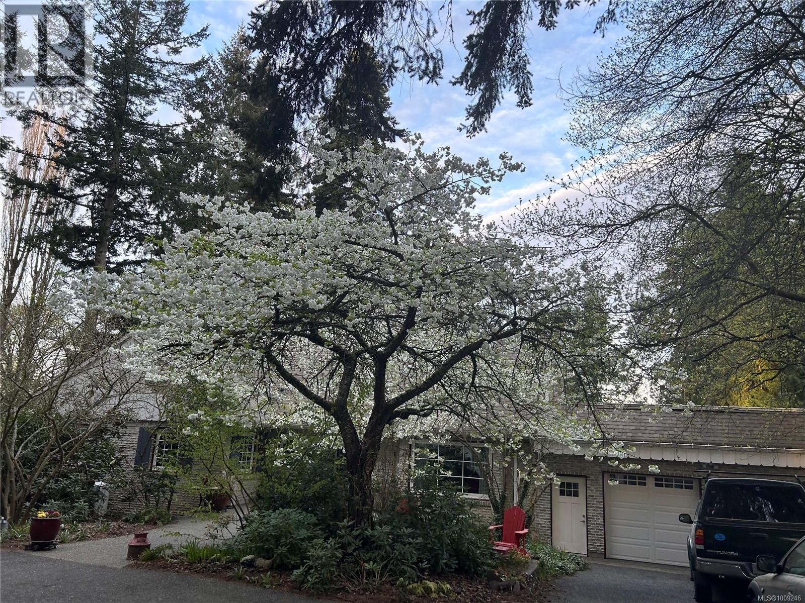 Photo 20 of 5182 Santa Clara Ave, Saanich BC