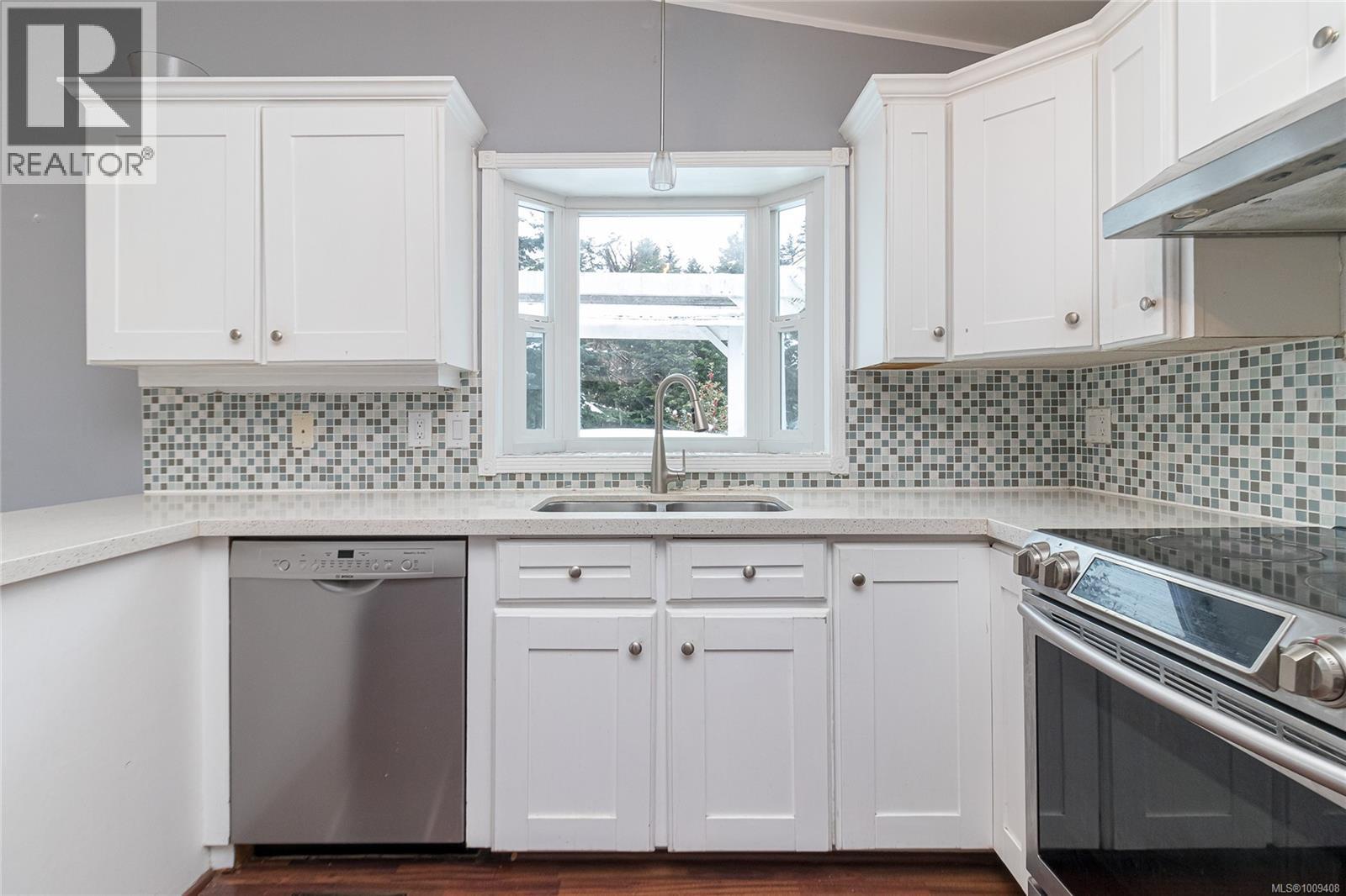 Photo 27 of 711 Bexhill Rd, Colwood BC