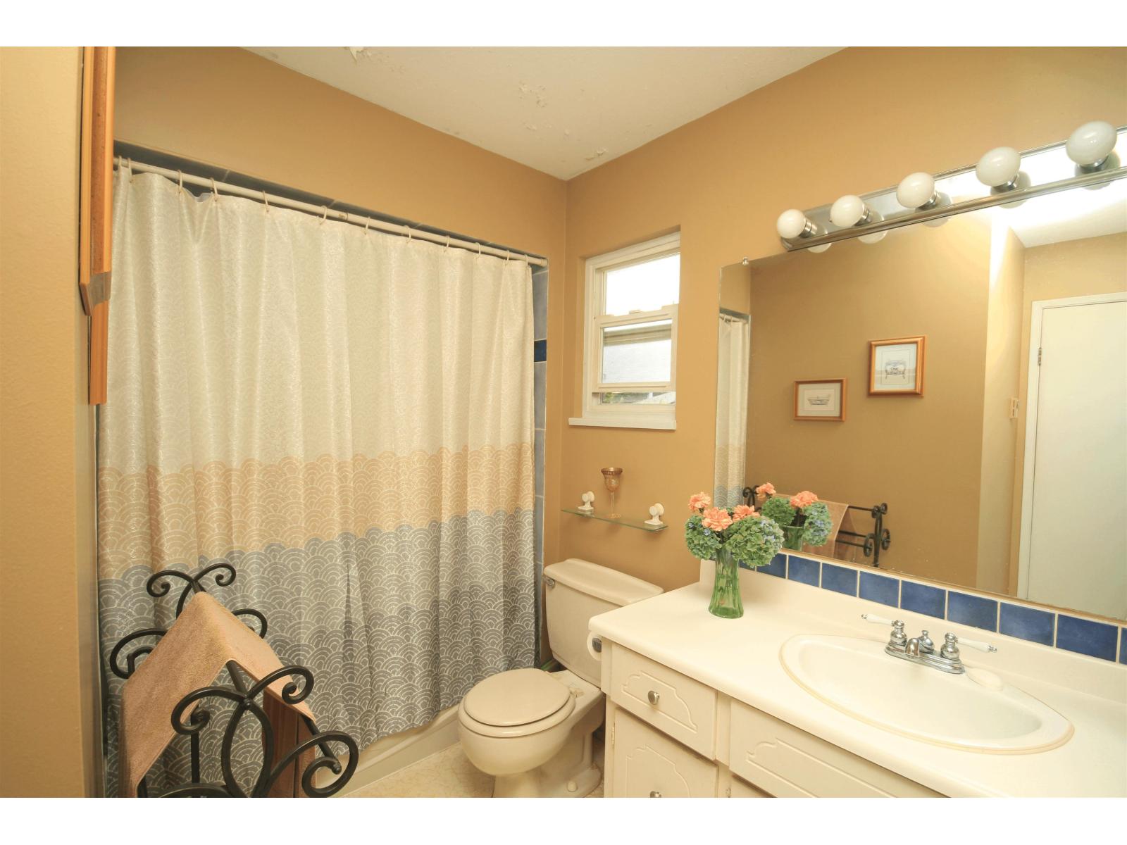 Photo 13 of 7342 128 B Street, Surrey BC