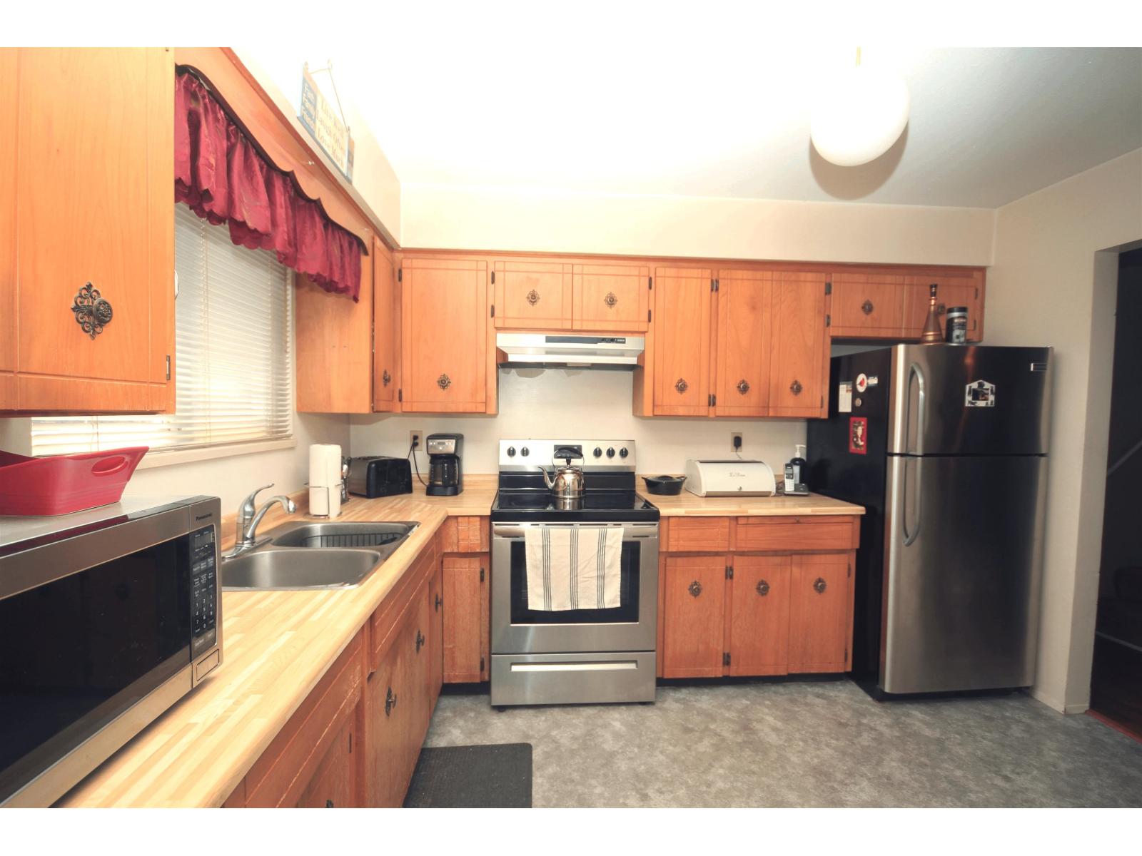 Photo 12 of 7342 128 B Street, Surrey BC