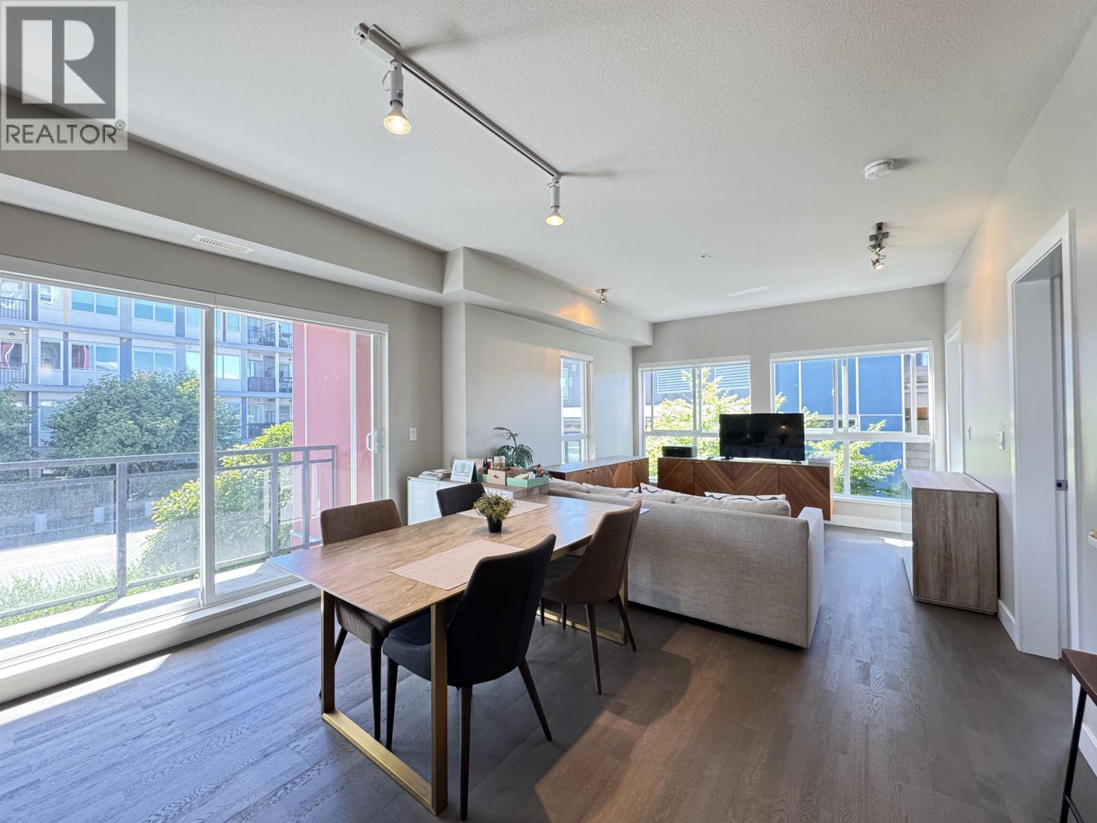 Photo 4 of 206 10033 River Drive, Richmond BC