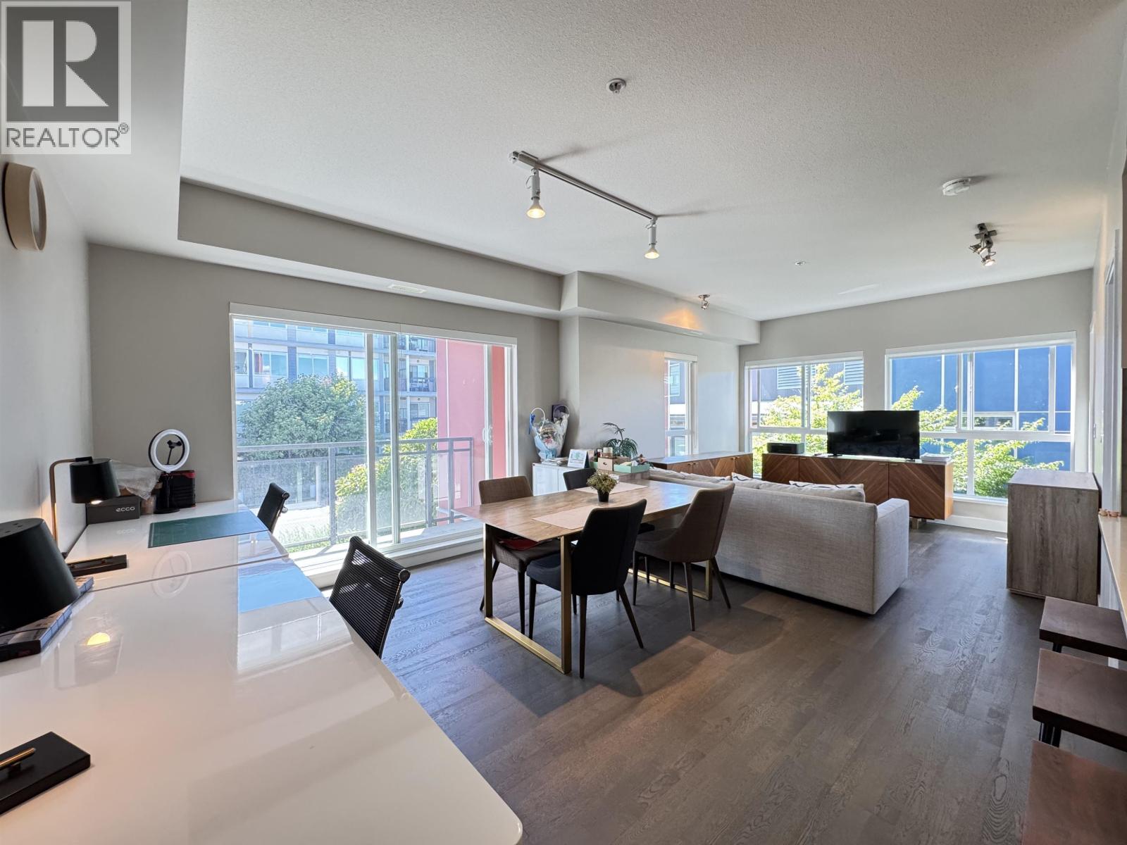 Photo 3 of 206 10033 River Drive, Richmond BC