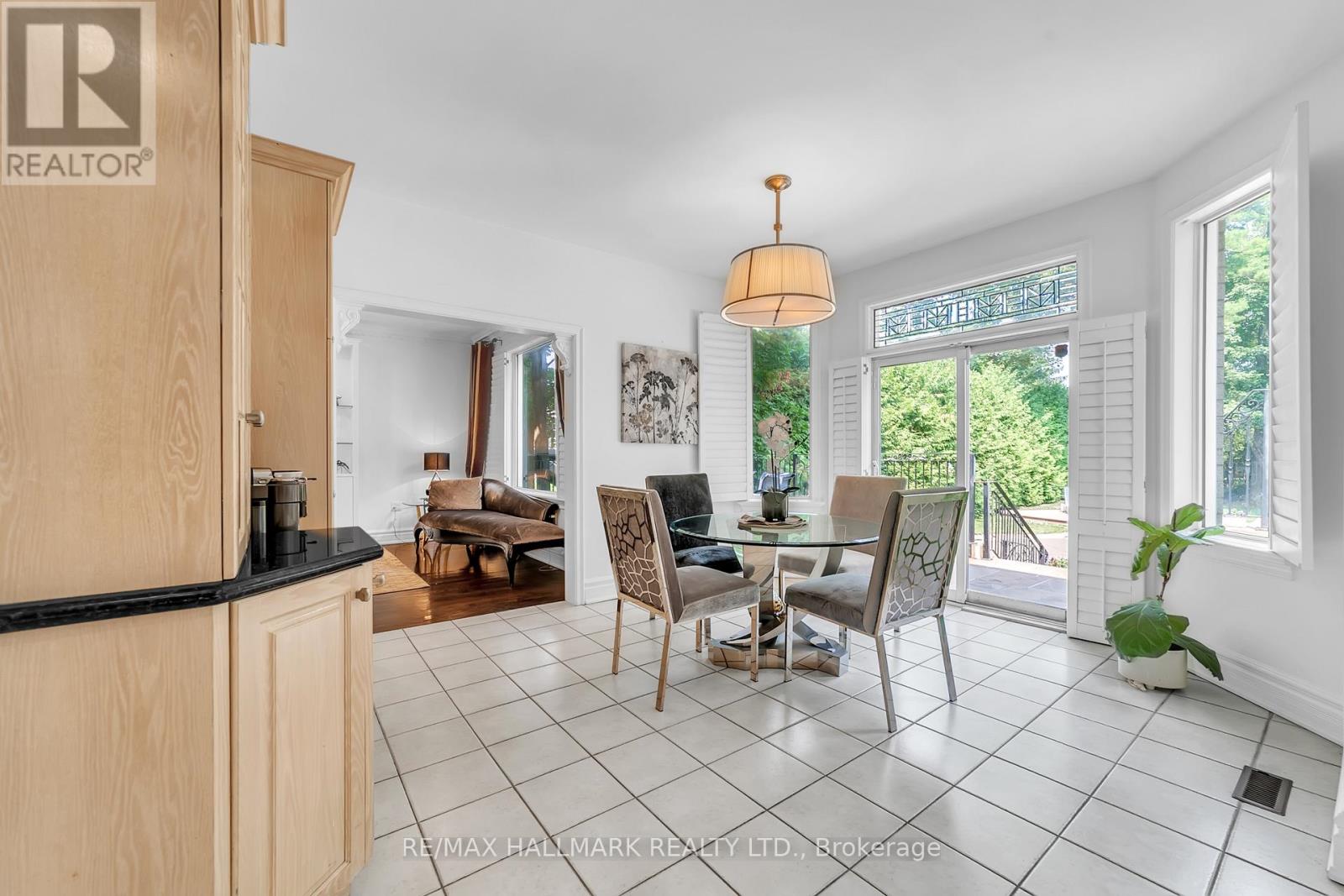 Photo 34 of 384 Kennedy Street W, Aurora ON