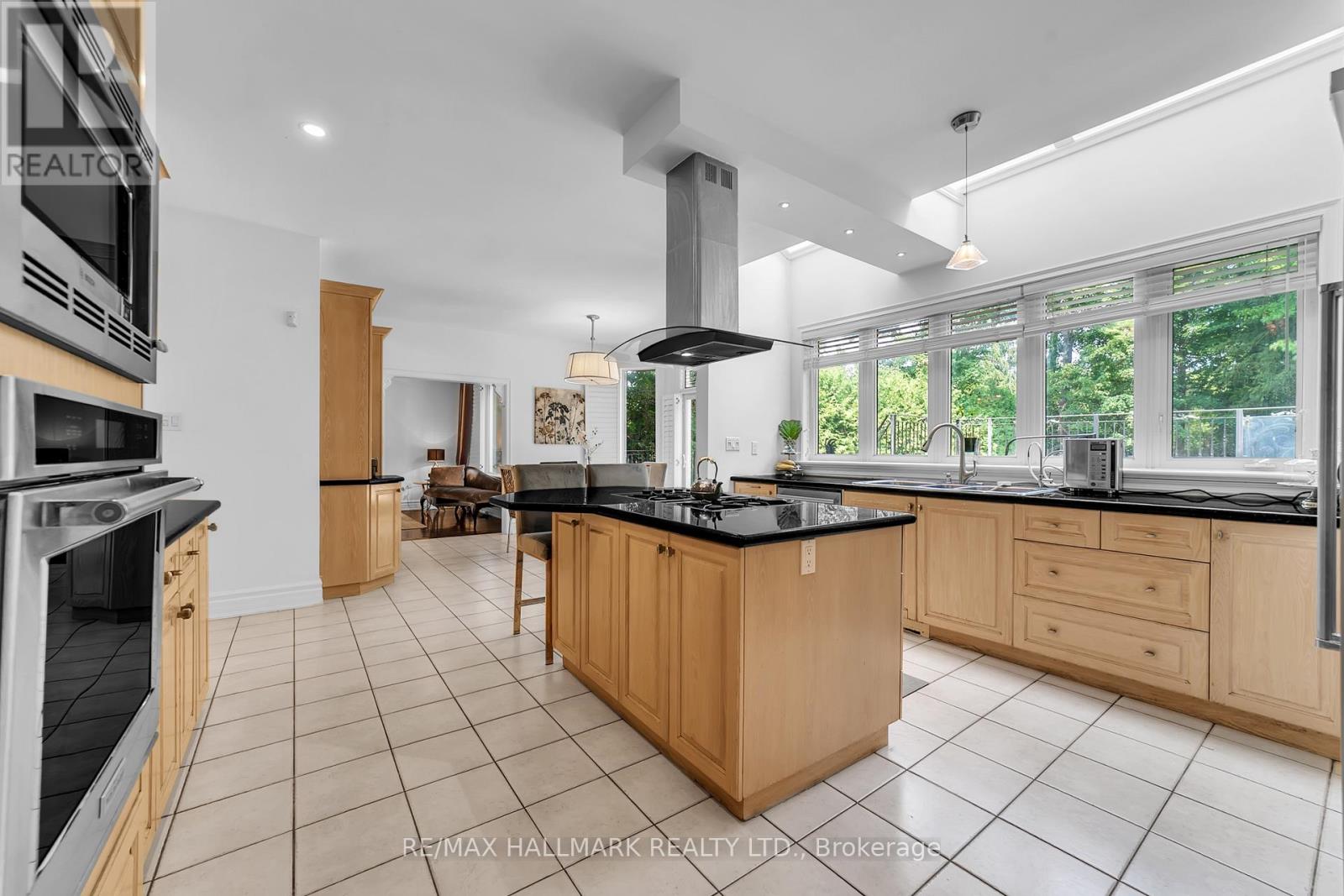 Photo 23 of 384 Kennedy Street W, Aurora ON
