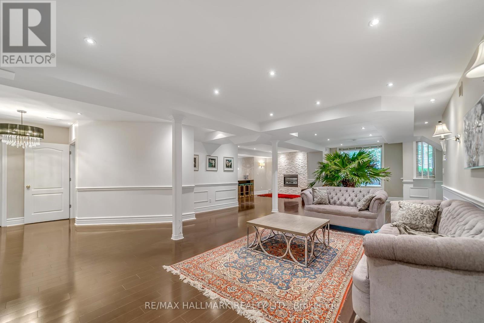 Photo 32 of 384 Kennedy Street W, Aurora ON