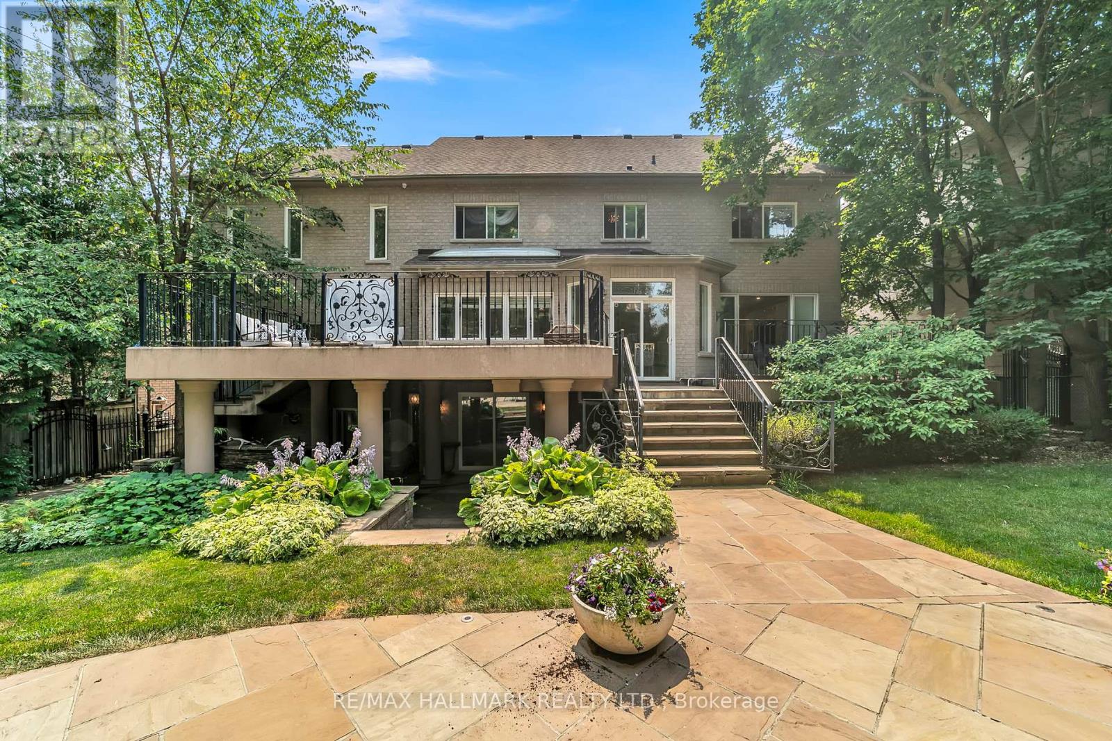 Photo 13 of 384 Kennedy Street W, Aurora ON