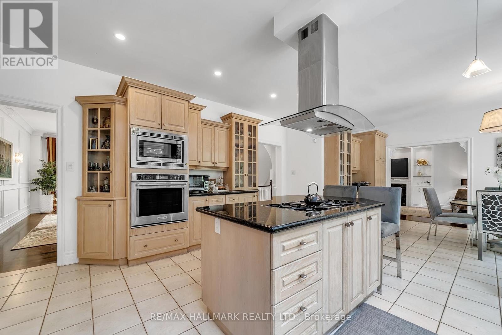 Photo 31 of 384 Kennedy Street W, Aurora ON