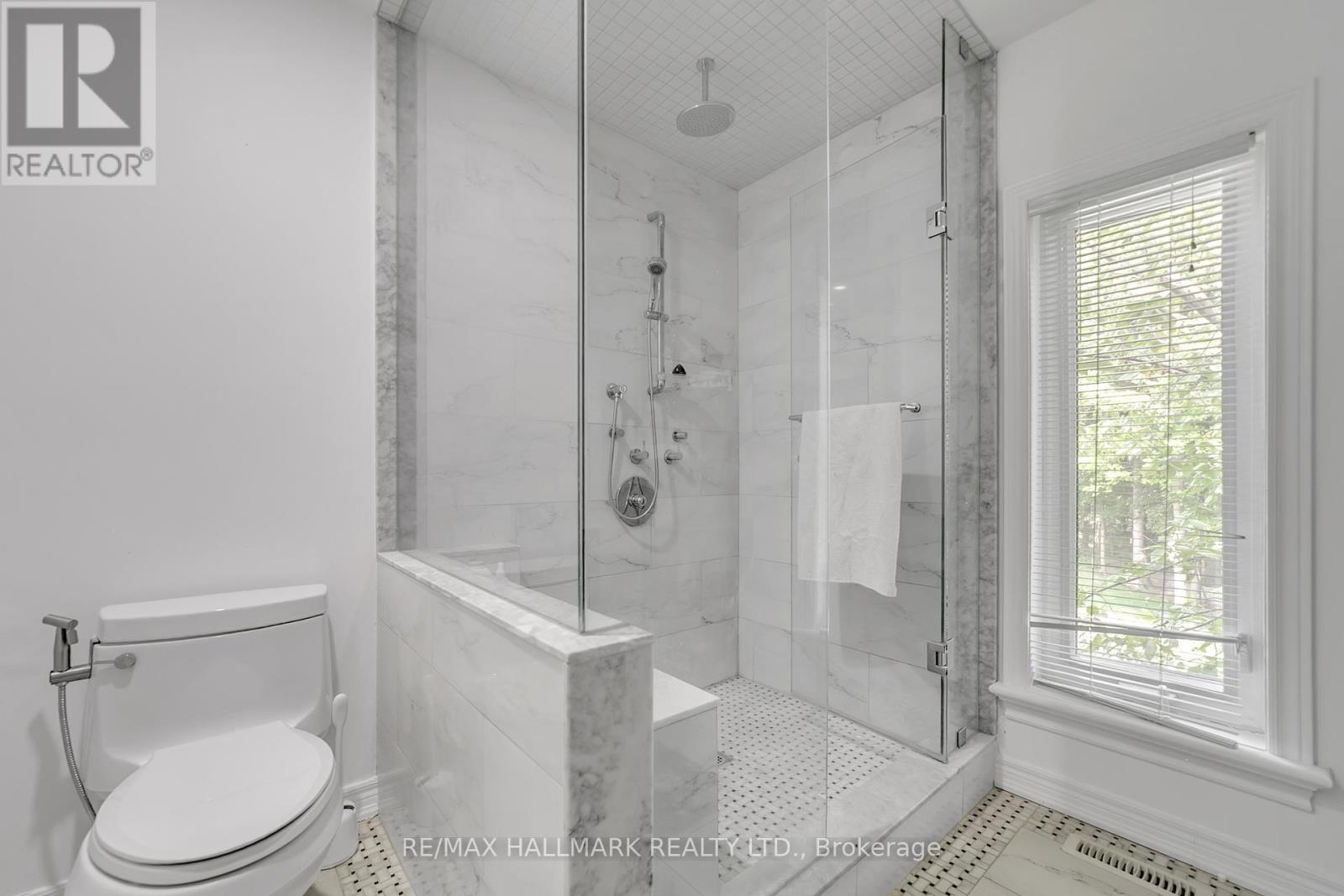 Photo 47 of 384 Kennedy Street W, Aurora ON