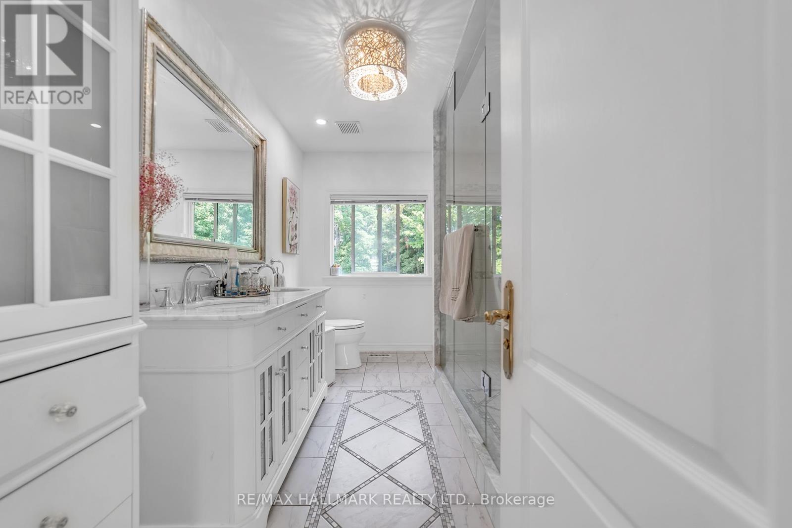 Photo 45 of 384 Kennedy Street W, Aurora ON