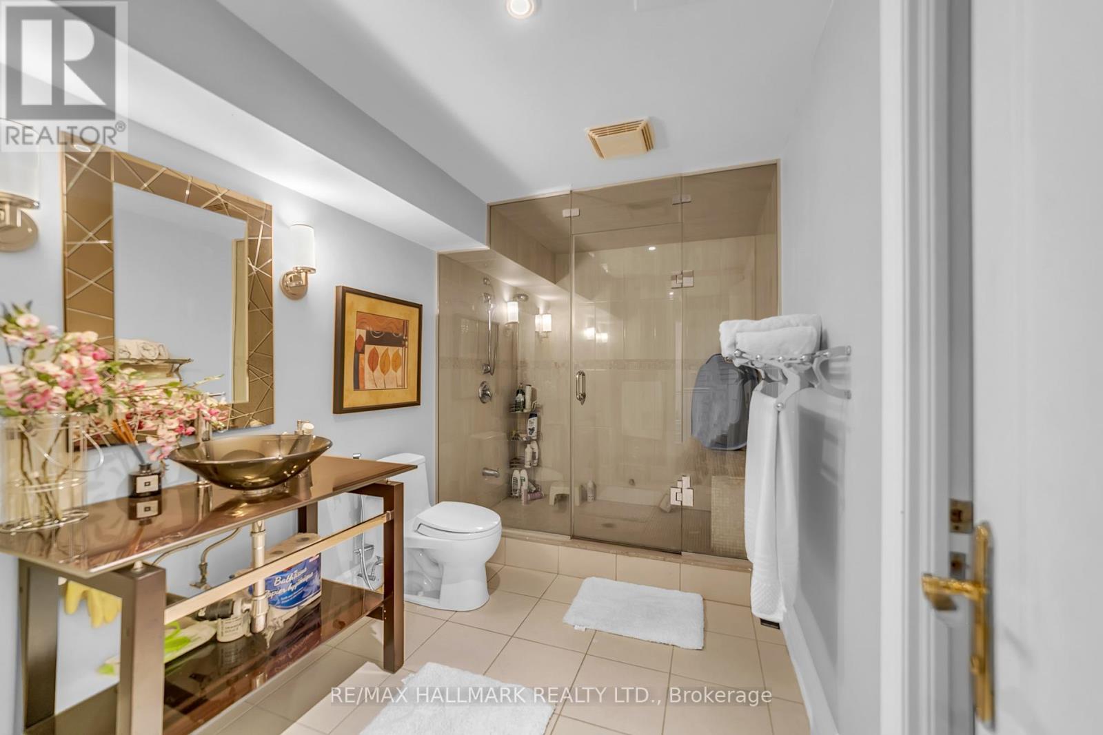 Photo 41 of 384 Kennedy Street W, Aurora ON