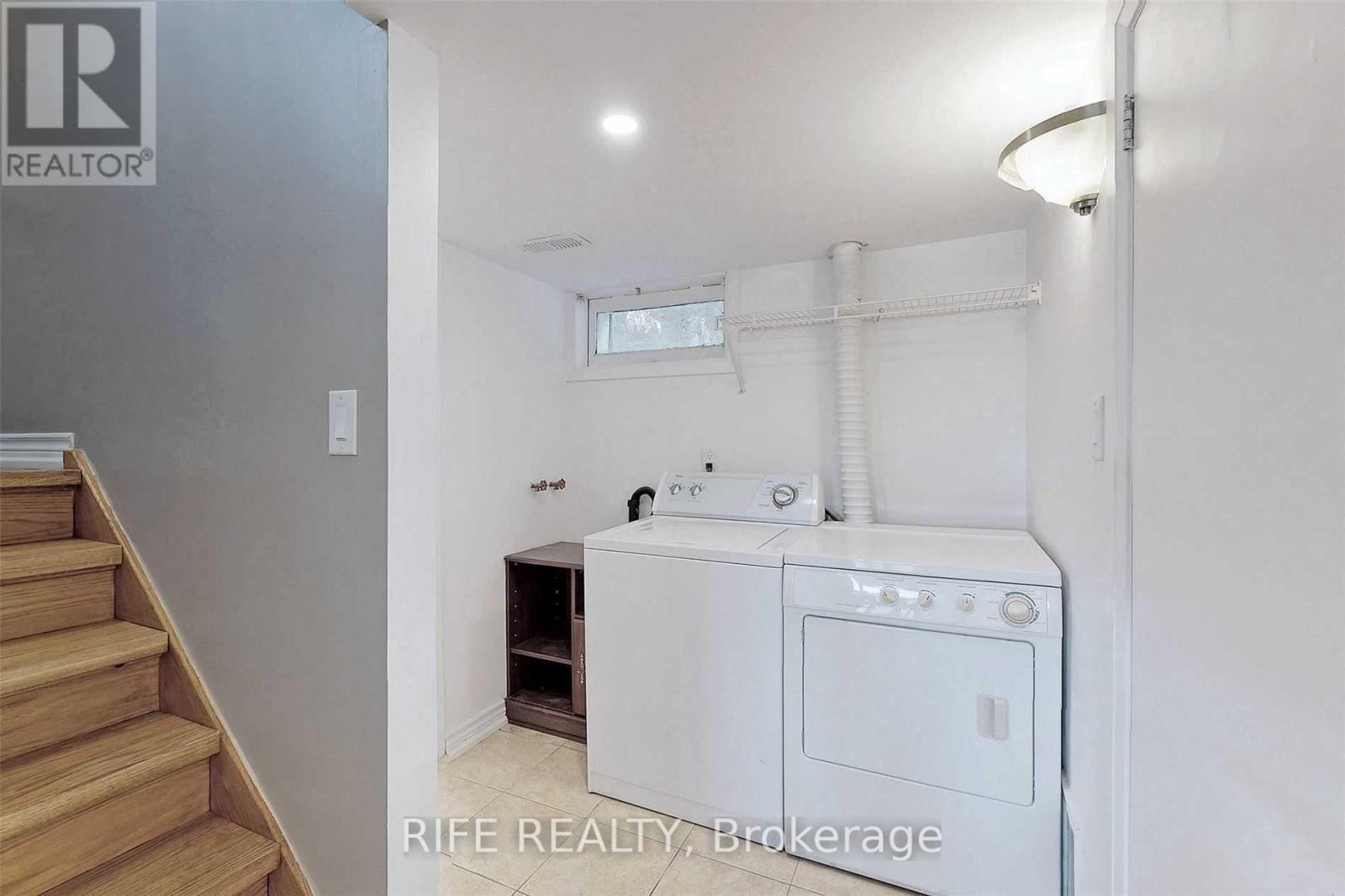 Photo 20 of 41 Connor Drive, Whitchurchstouffville ON