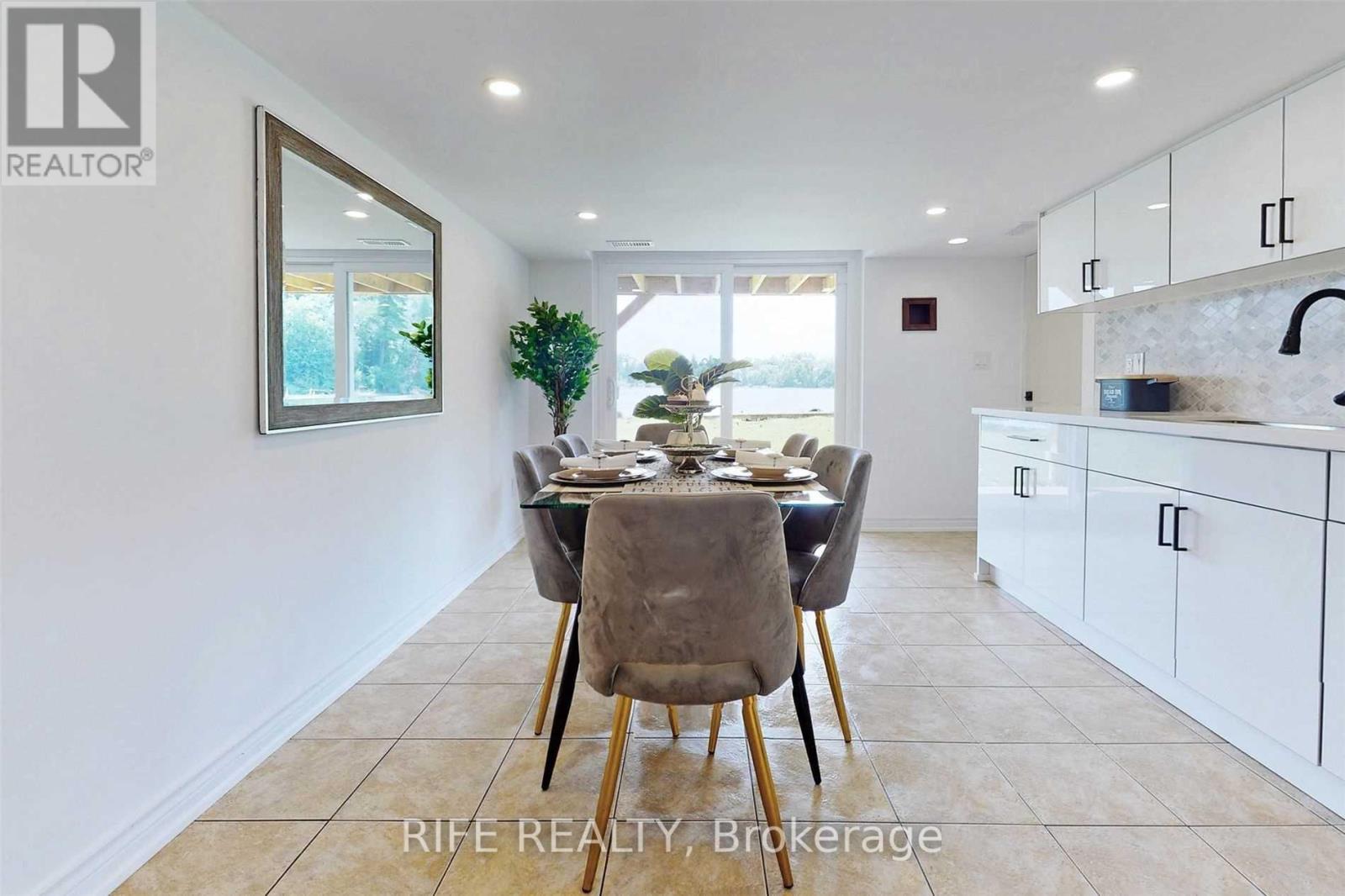 Photo 17 of 41 Connor Drive, Whitchurchstouffville ON