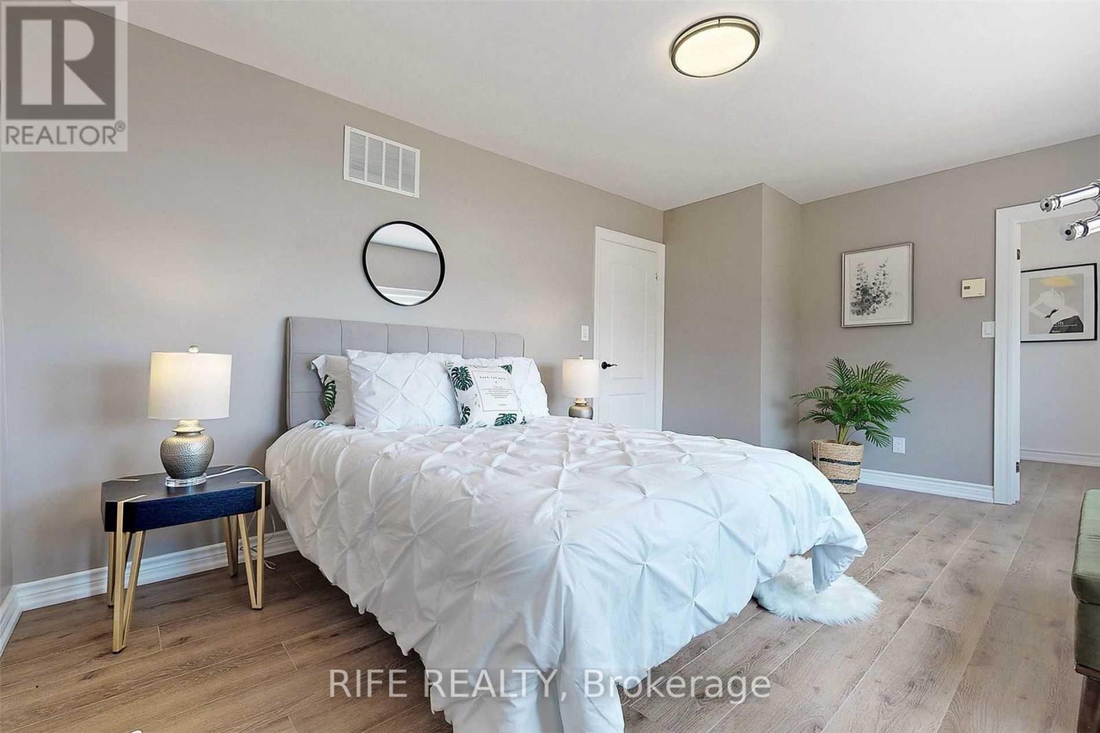 Photo 22 of 41 Connor Drive, Whitchurchstouffville ON