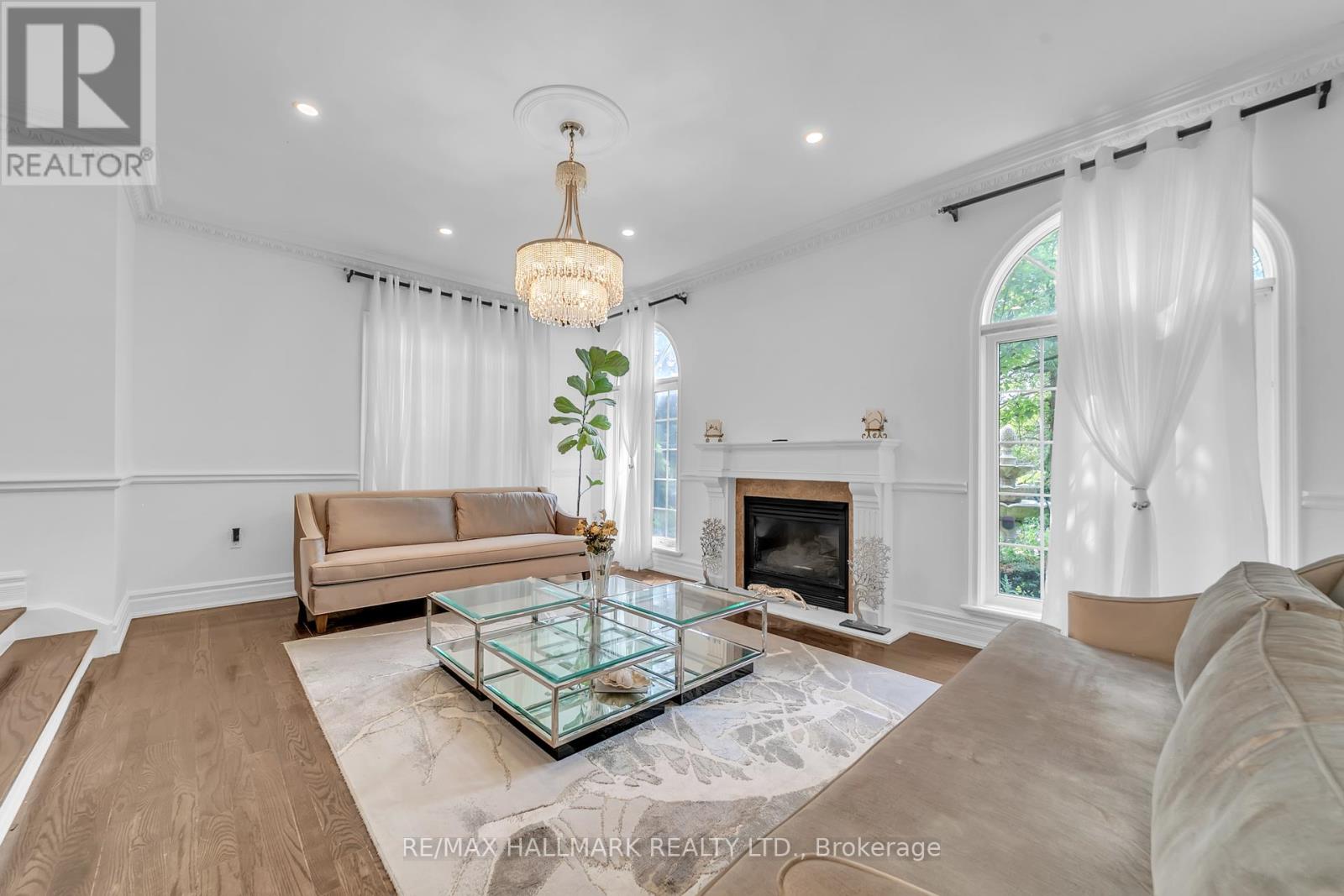 Photo 14 of 384 Kennedy Street W, Aurora ON