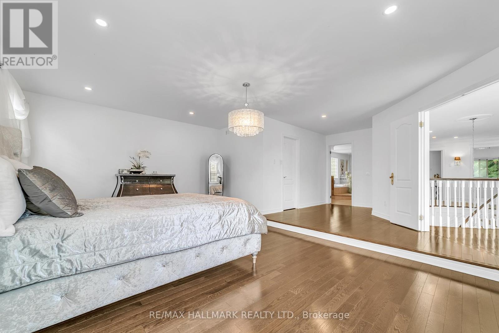 Photo 12 of 384 Kennedy Street W, Aurora ON
