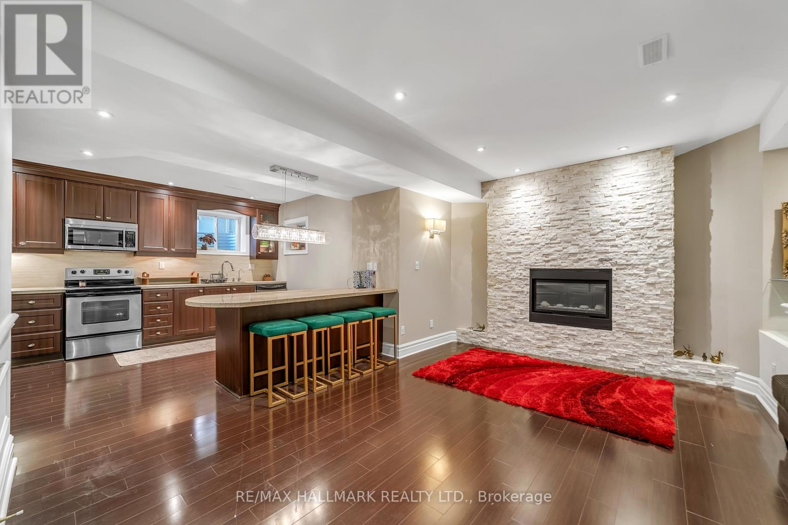 Photo 48 of 384 Kennedy Street W, Aurora ON