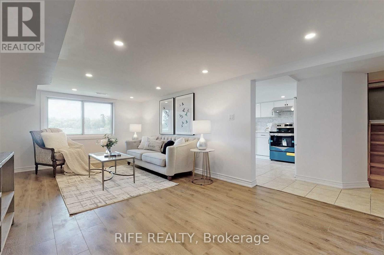Photo 10 of 41 Connor Drive, Whitchurchstouffville ON