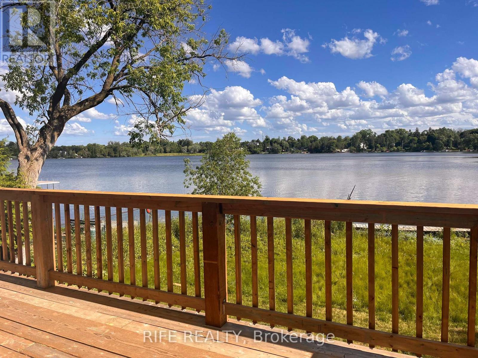 Photo 2 of 41 Connor Drive, Whitchurchstouffville ON