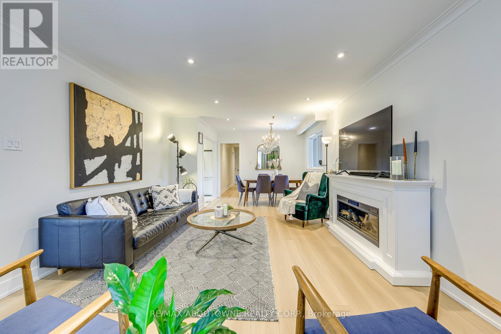 Photo 11 of 7 Ivybridge Drive, Toronto ON