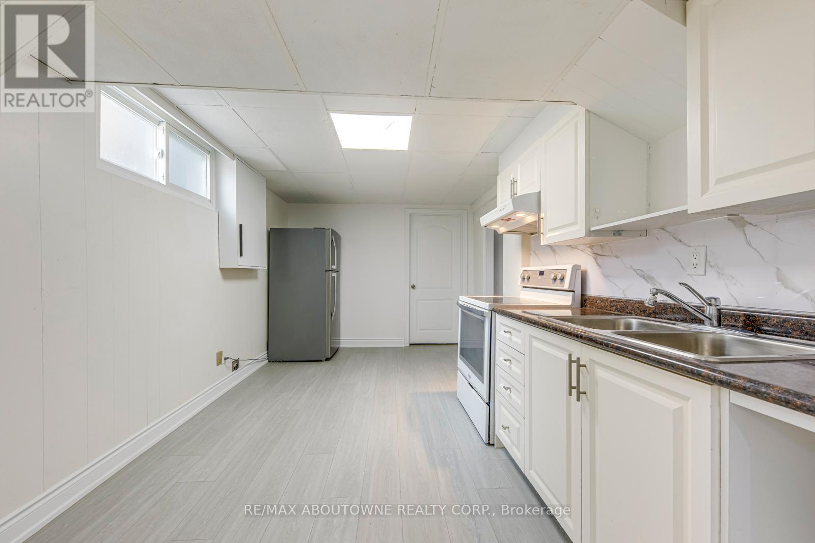 Photo 34 of 7 Ivybridge Drive, Toronto ON