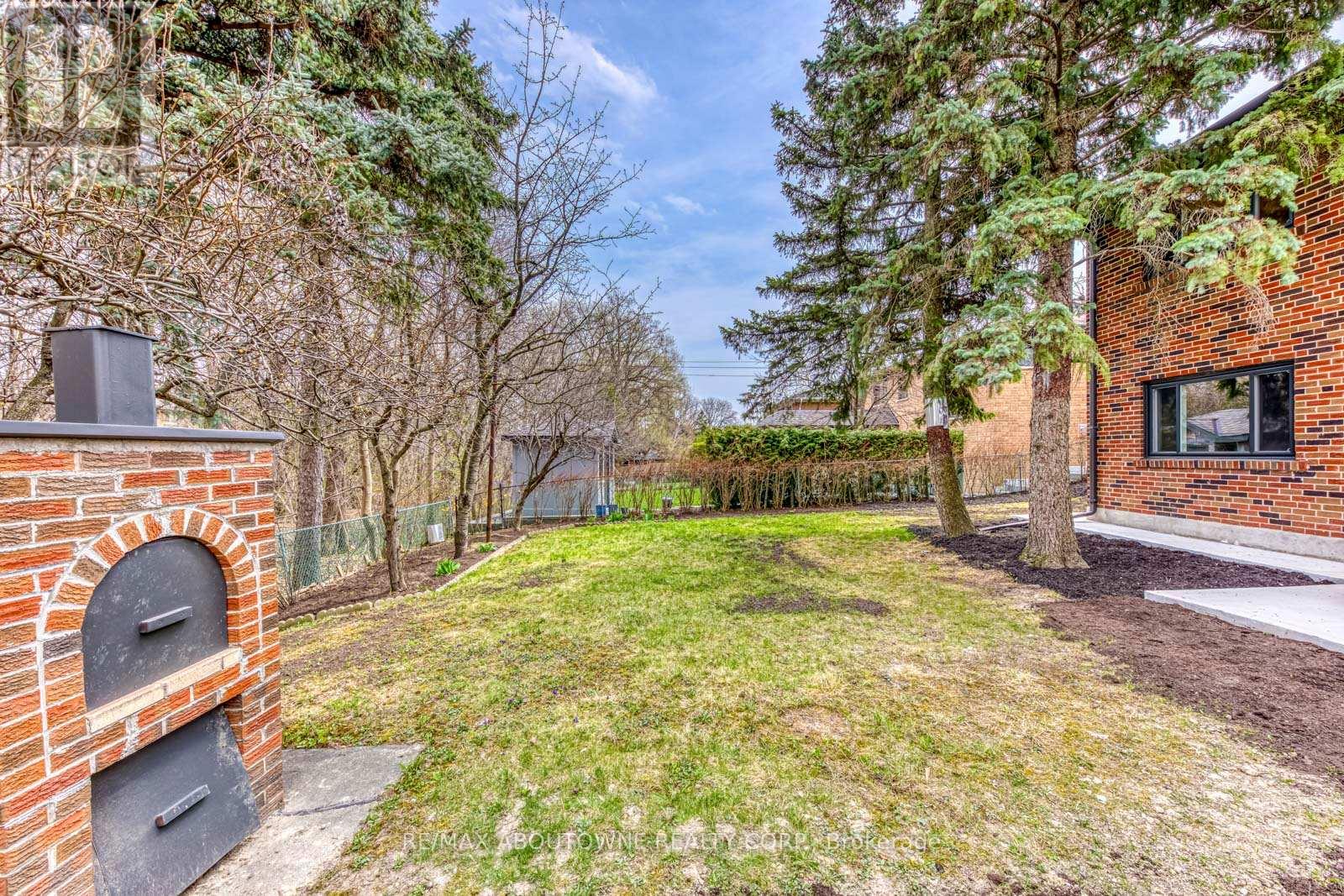 Photo 48 of 7 Ivybridge Drive, Toronto ON