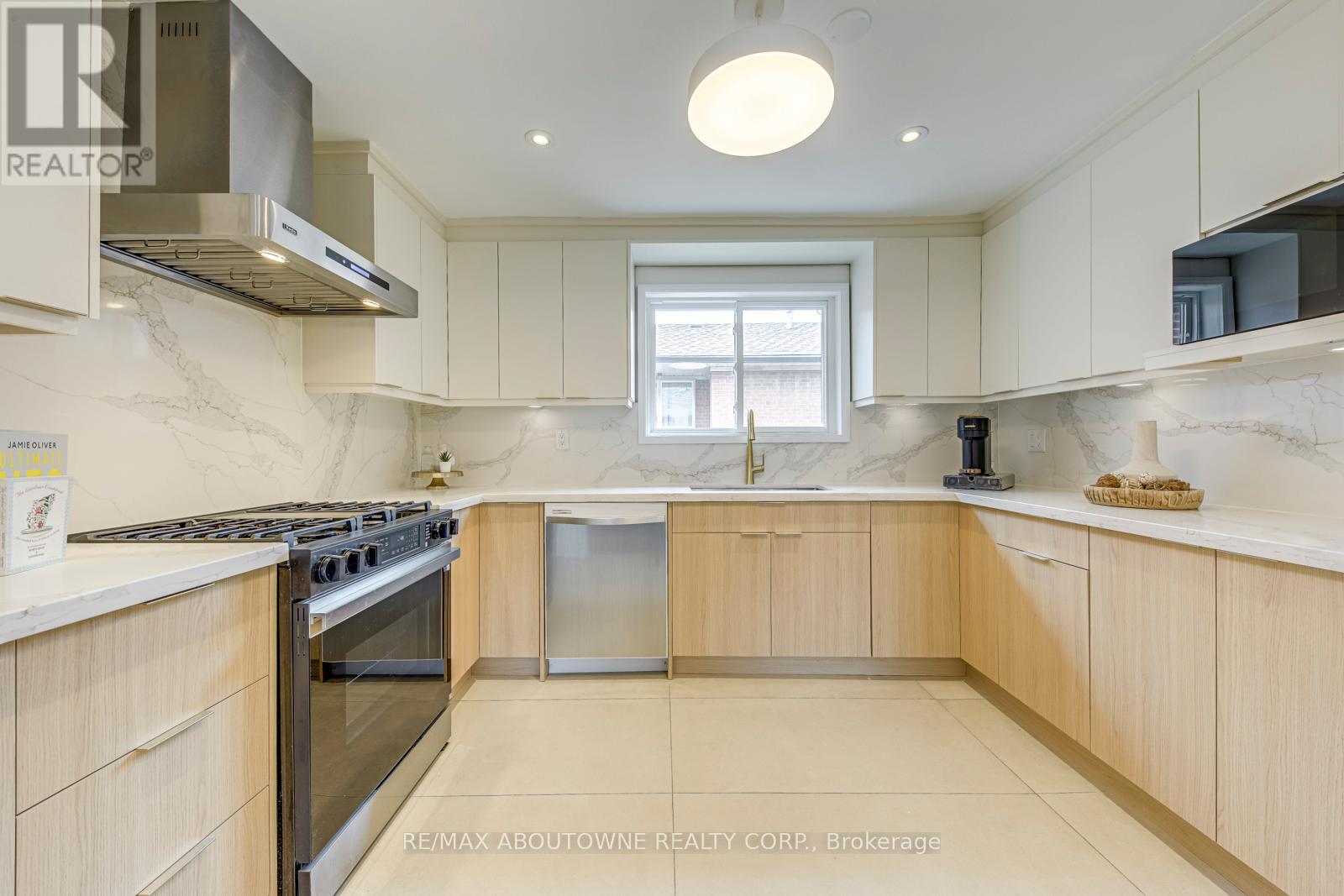 Photo 16 of 7 Ivybridge Drive, Toronto ON