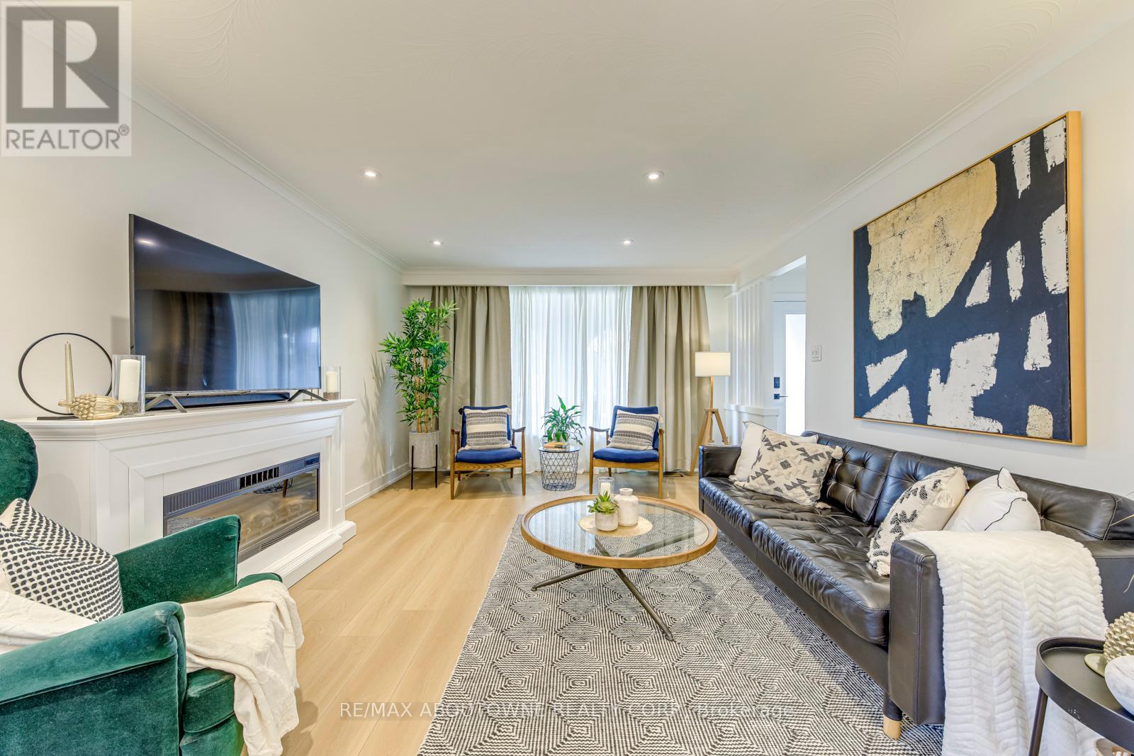 Photo 10 of 7 Ivybridge Drive, Toronto ON