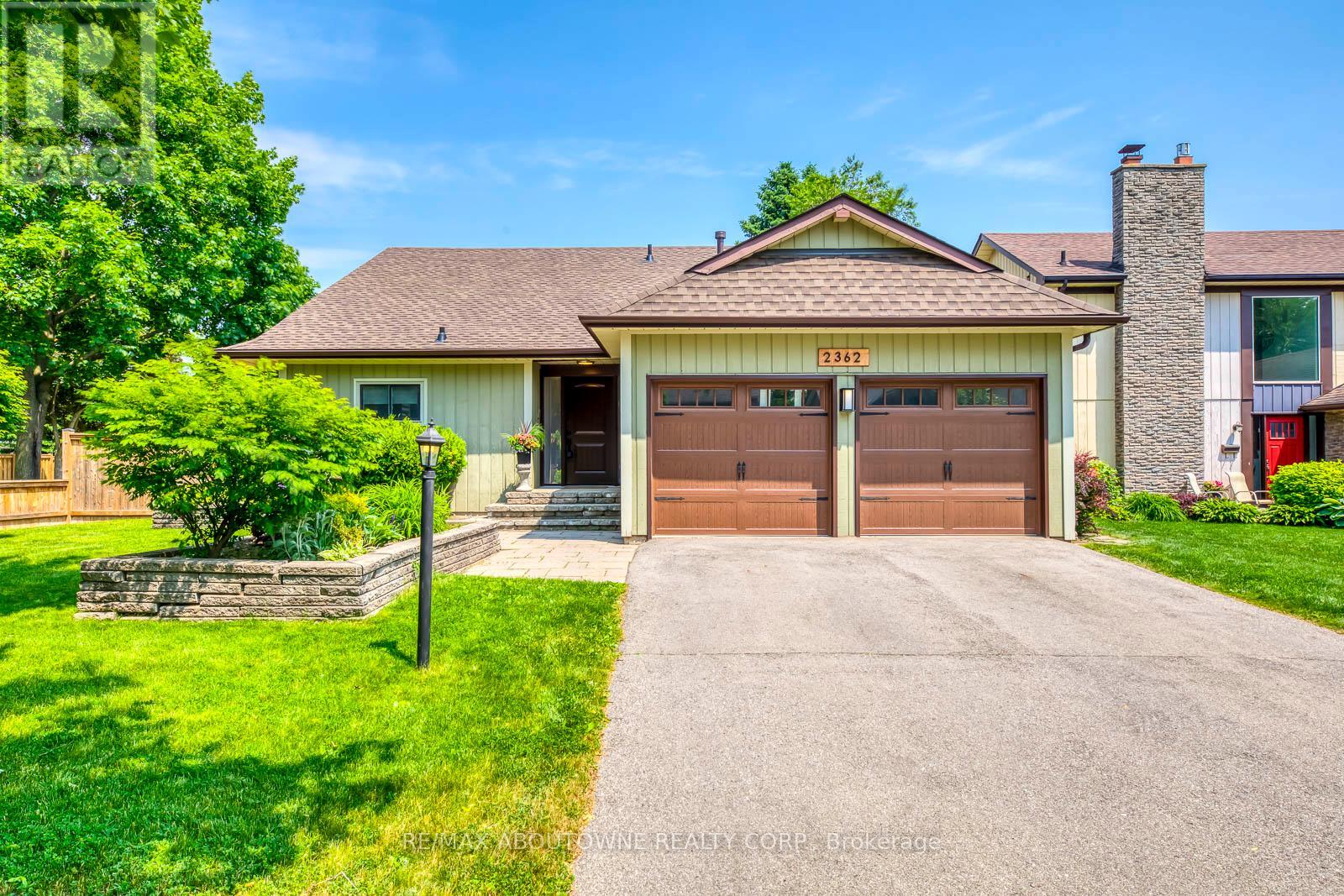 Photo 9 of 2362 Sinclair Circle, Burlington ON