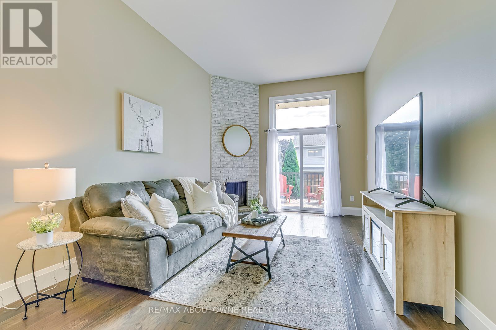 Photo 33 of 2362 Sinclair Circle, Burlington ON