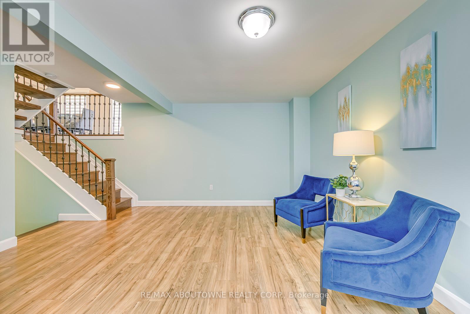 Photo 44 of 2362 Sinclair Circle, Burlington ON