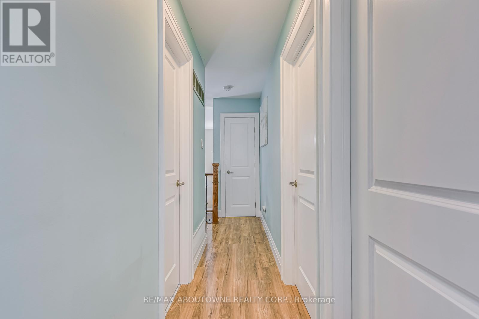 Photo 35 of 2362 Sinclair Circle, Burlington ON