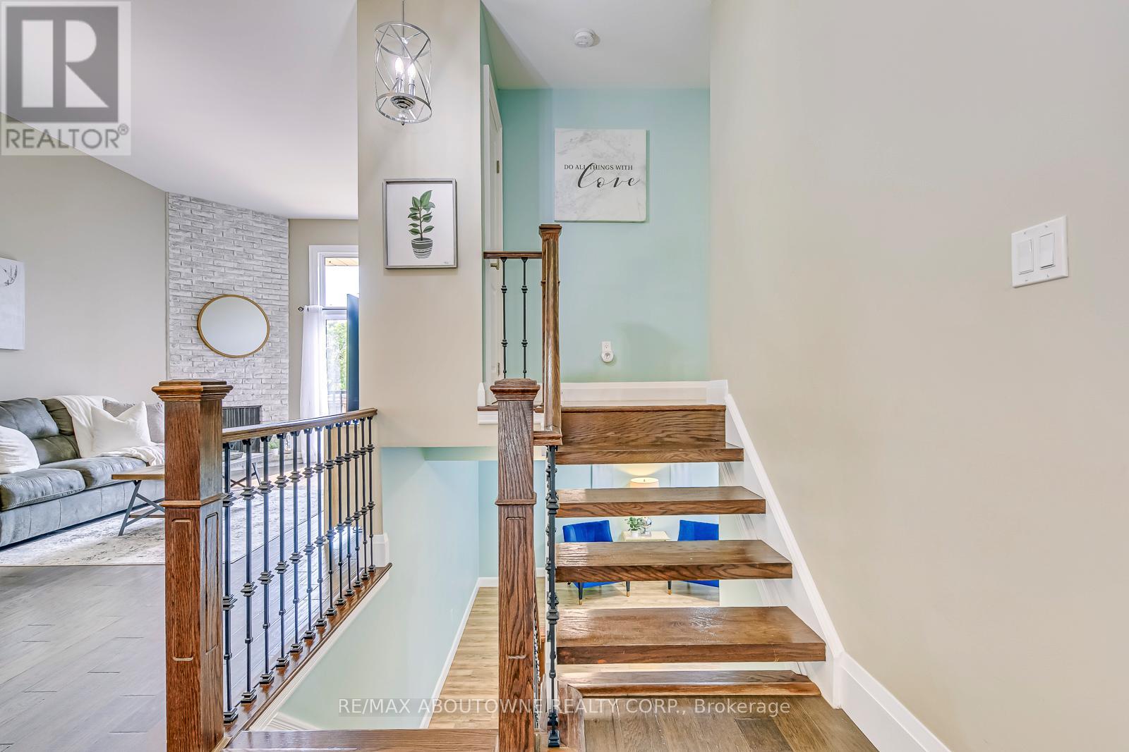 Photo 47 of 2362 Sinclair Circle, Burlington ON