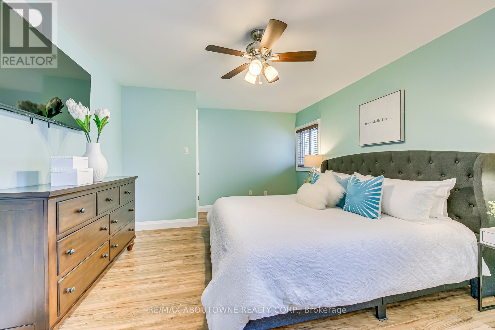 Photo 17 of 2362 Sinclair Circle, Burlington ON