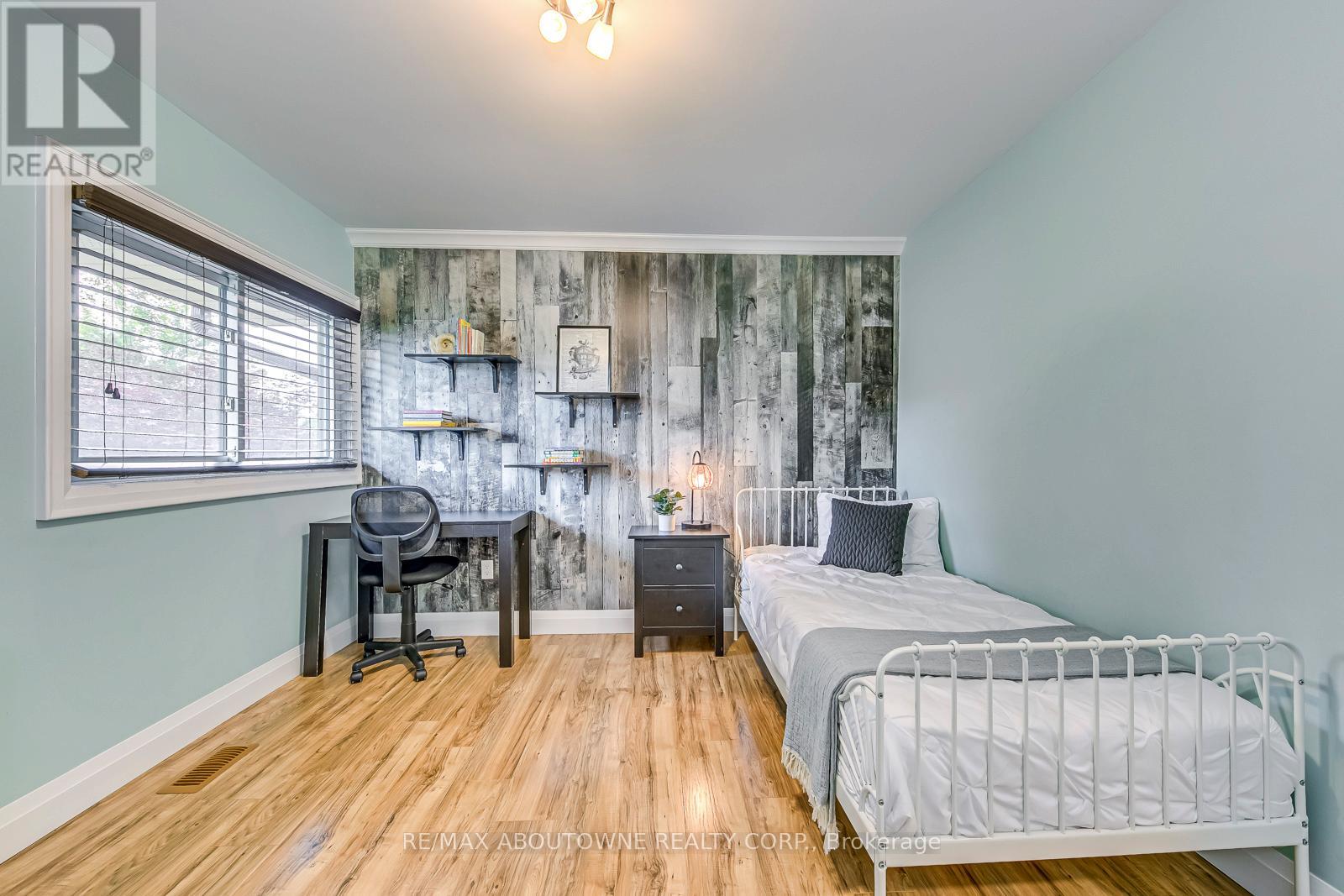 Photo 27 of 2362 Sinclair Circle, Burlington ON