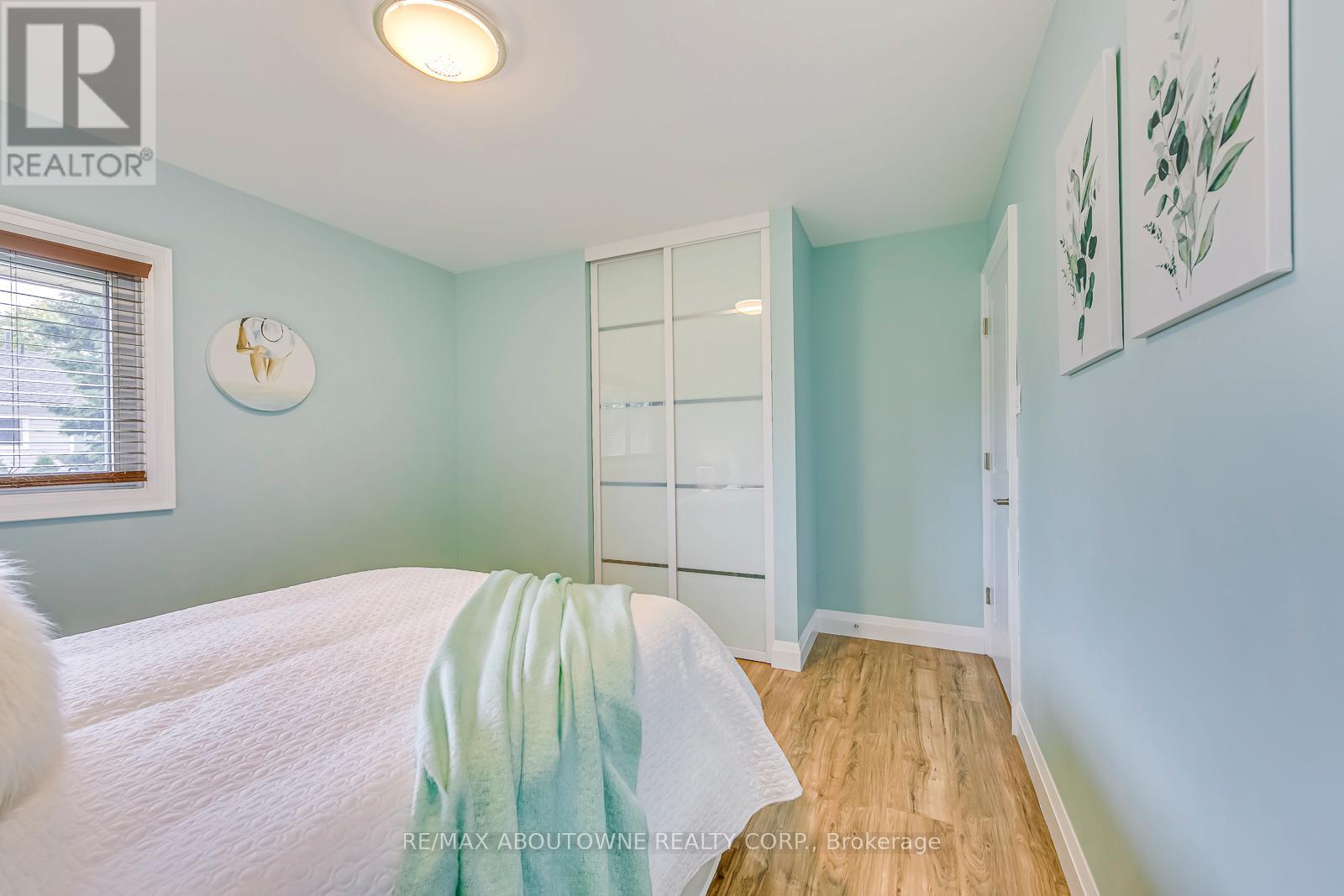 Photo 15 of 2362 Sinclair Circle, Burlington ON