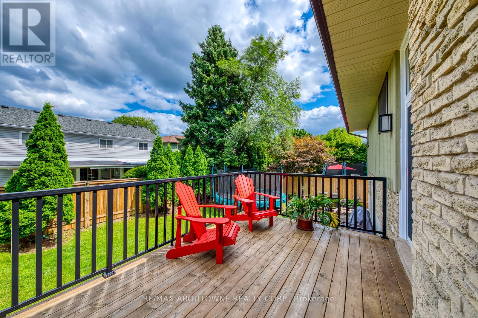 Photo 20 of 2362 Sinclair Circle, Burlington ON